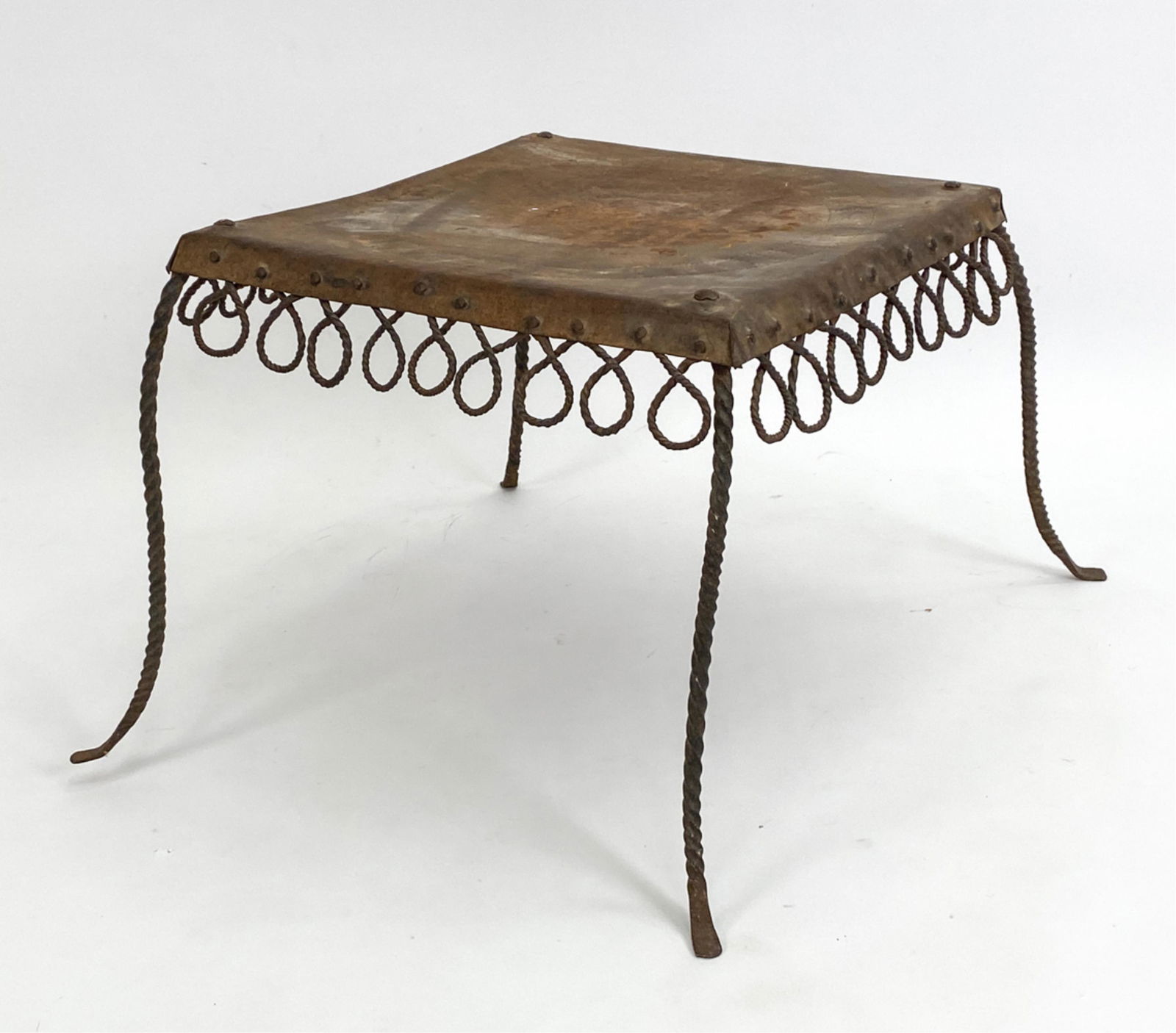 SMALL VINTAGE IRON TABLE / PLANT STAND (1 of 9)