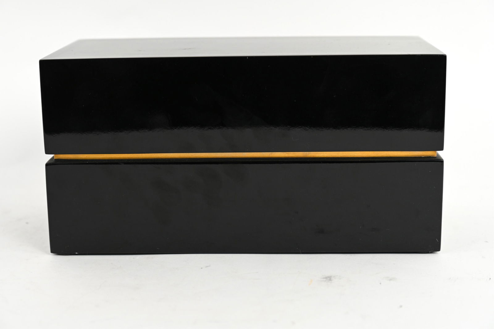 CONTEMPORARY FLAIR LACQUERED DECORATIVE BOX (1 of 10)