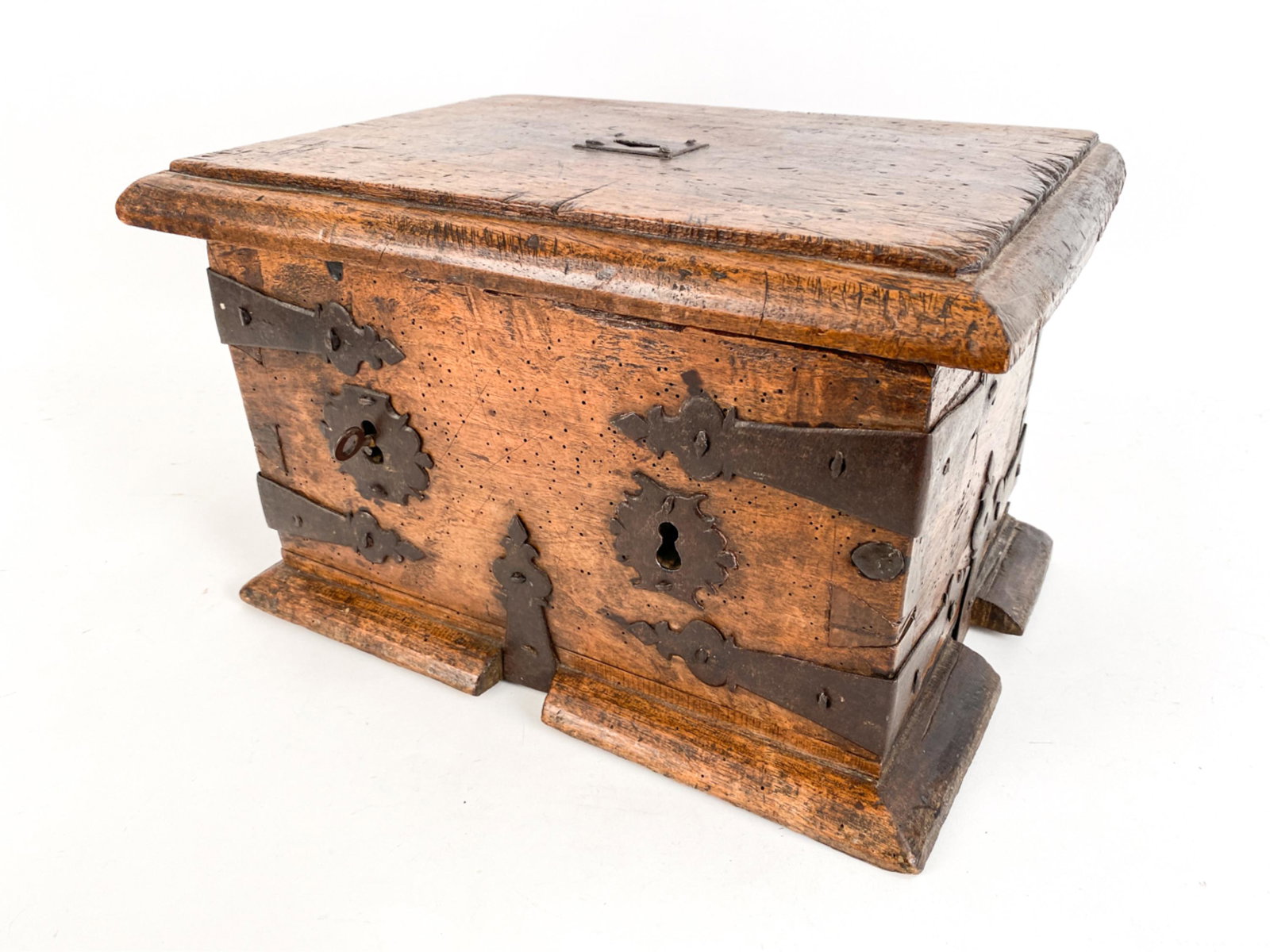 17TH C. ENGLISH OAK ALMS BOX (1 of 12)