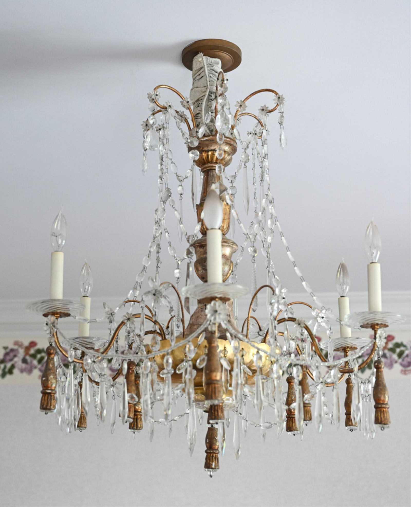 ITALIAN REGENCY GILTWOOD & CRYSTAL CHANDELIER (1 of 14)