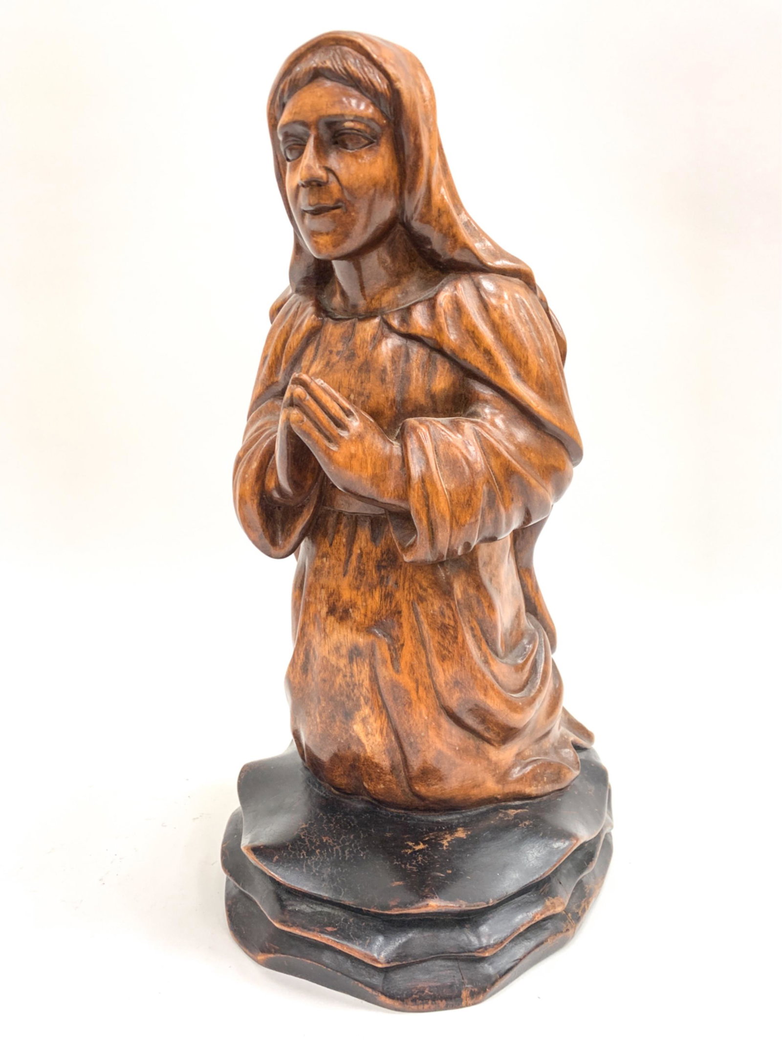 VINTAGE ASIAN CARVING OF THE VIRGIN (1 of 10)