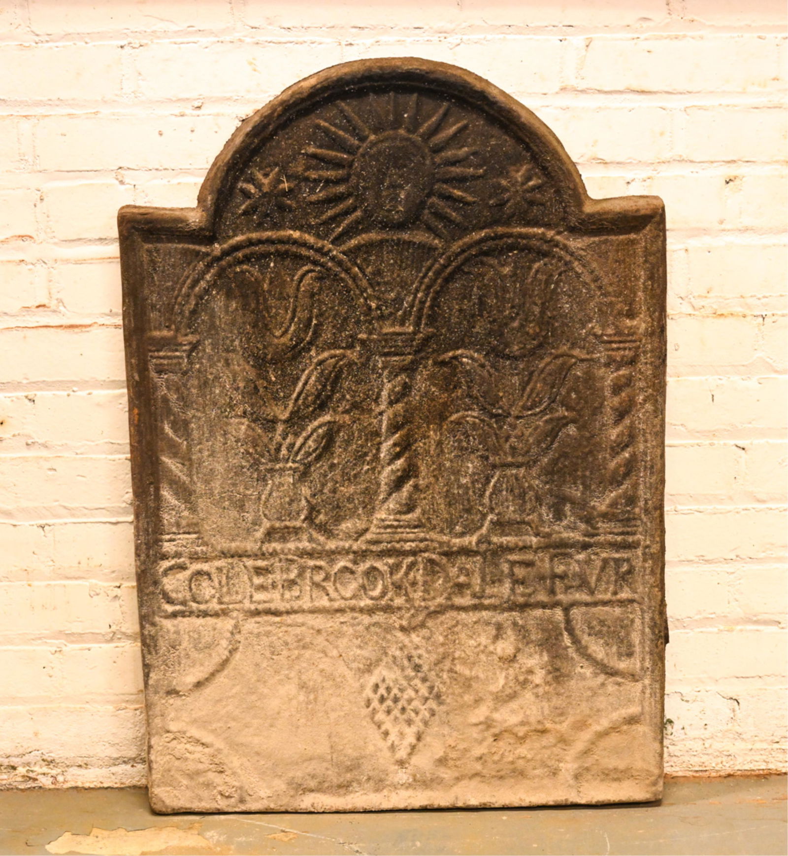 C. 1750'S COLEBROOKDALE FURNACE IRON STOVE PLATE (1 of 10)
