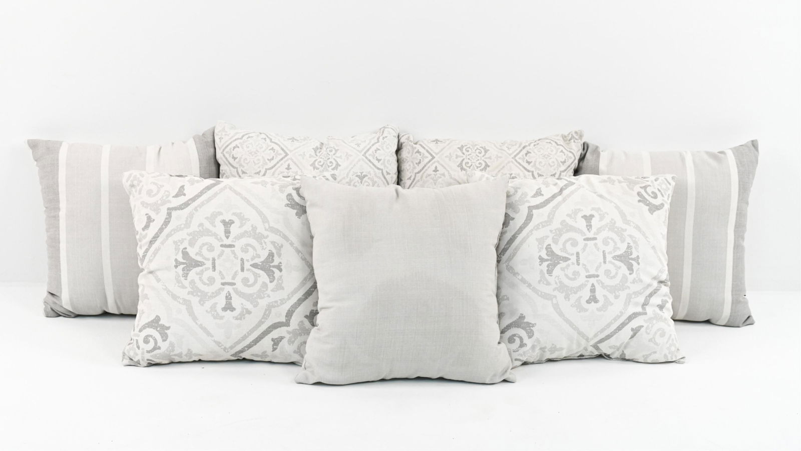 GROUPING OF GRAY & WHITE THROW PILLOWS (1 of 6)