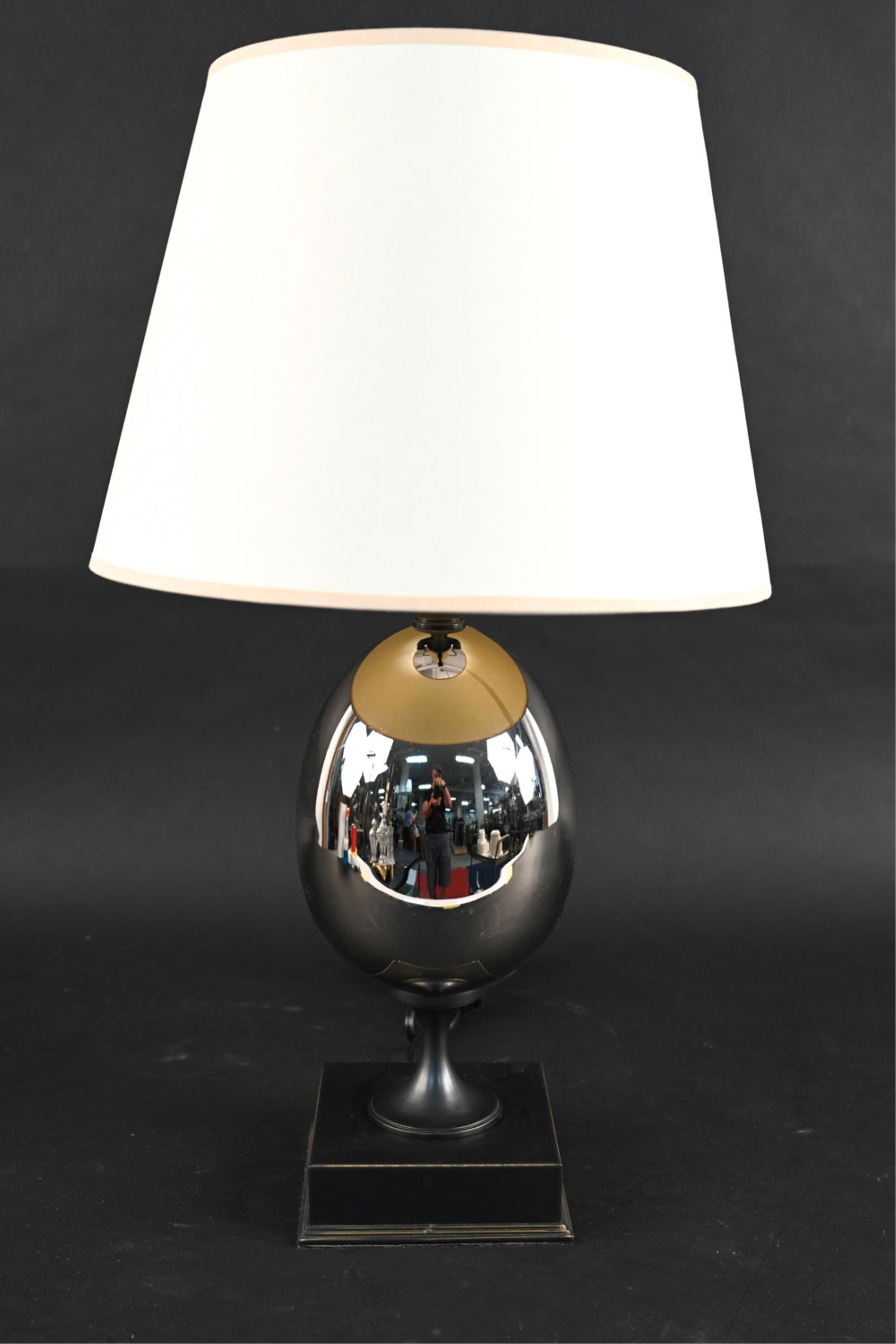CONTEMPORARY METAL TABLE LAMP (1 of 5)