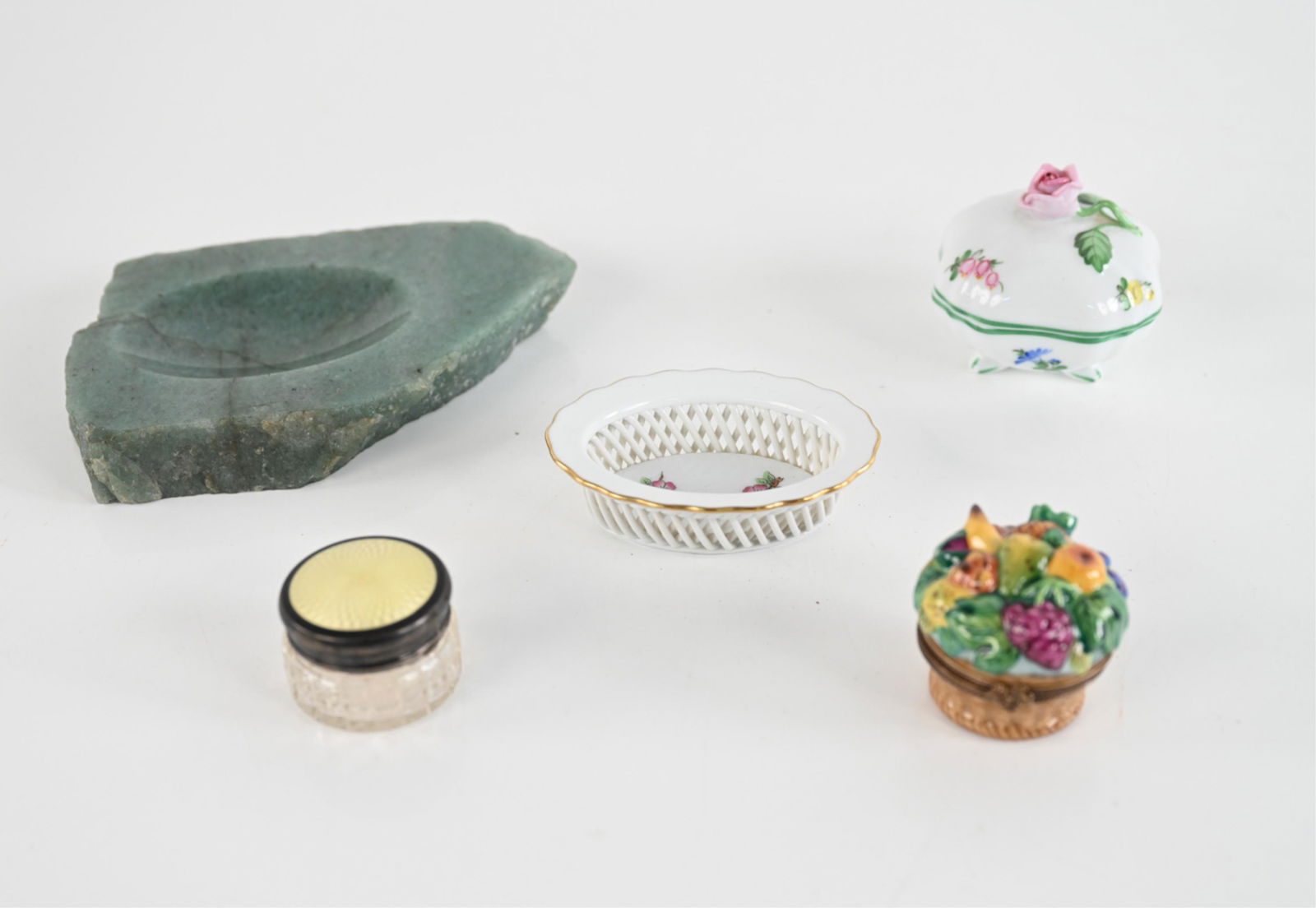 GROUPING OF DECORATIVE TRINKETS INCL. HEREND (1 of 14)