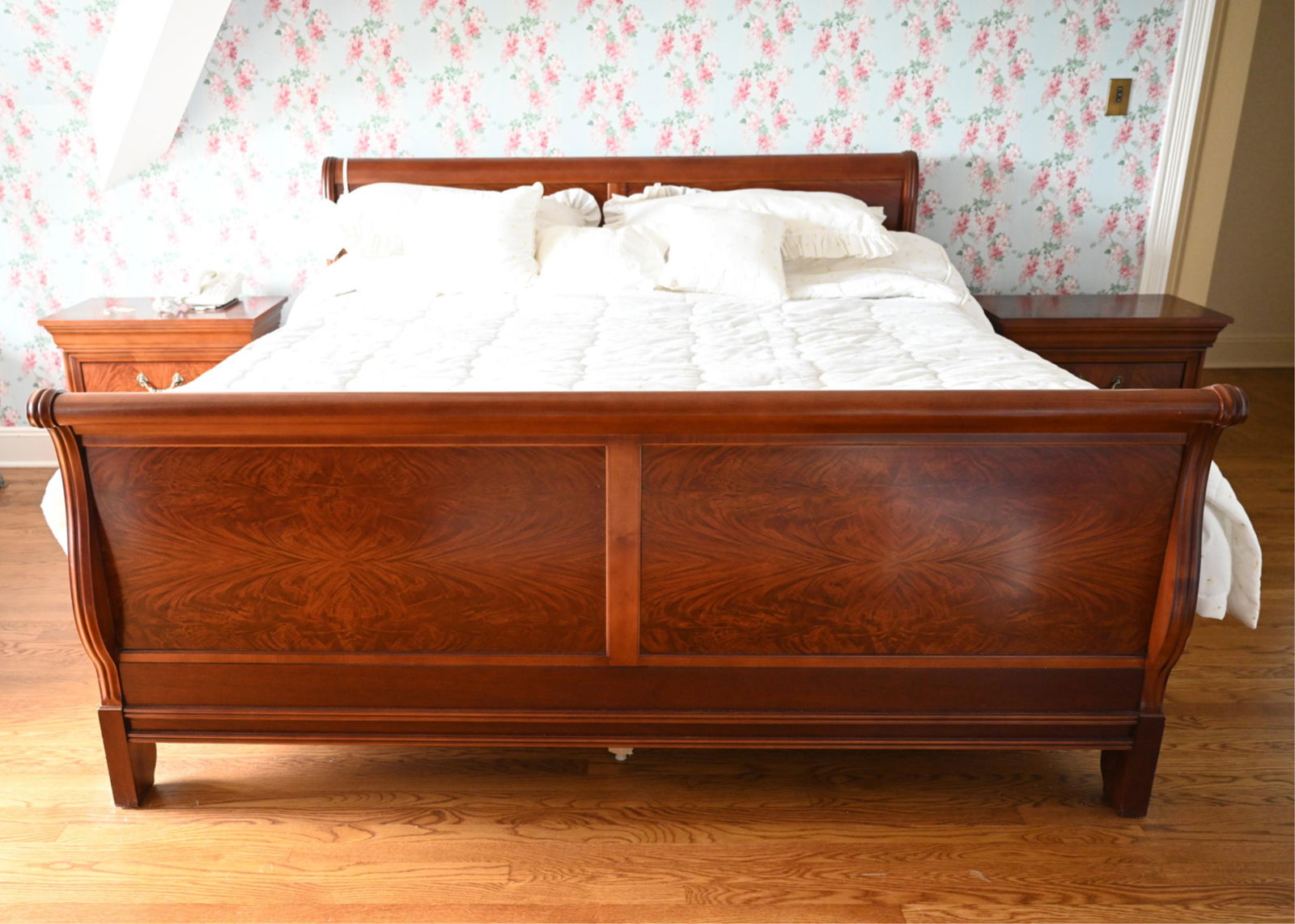 DREXEL STUDIO FLAME MAHOGANY KING SLEIGH BED (1 of 8)