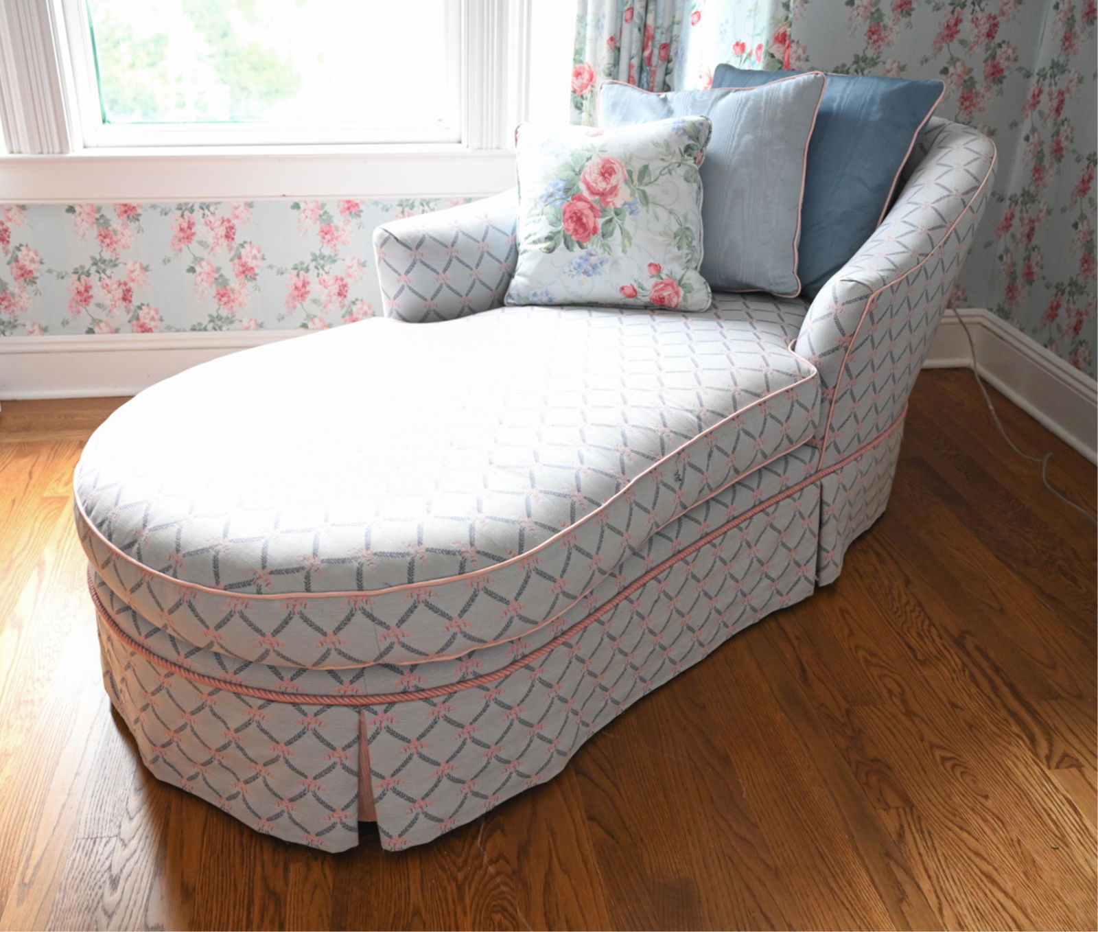 CUSTOM UPHOLSTERED CHAISE LOUNGE (1 of 9)