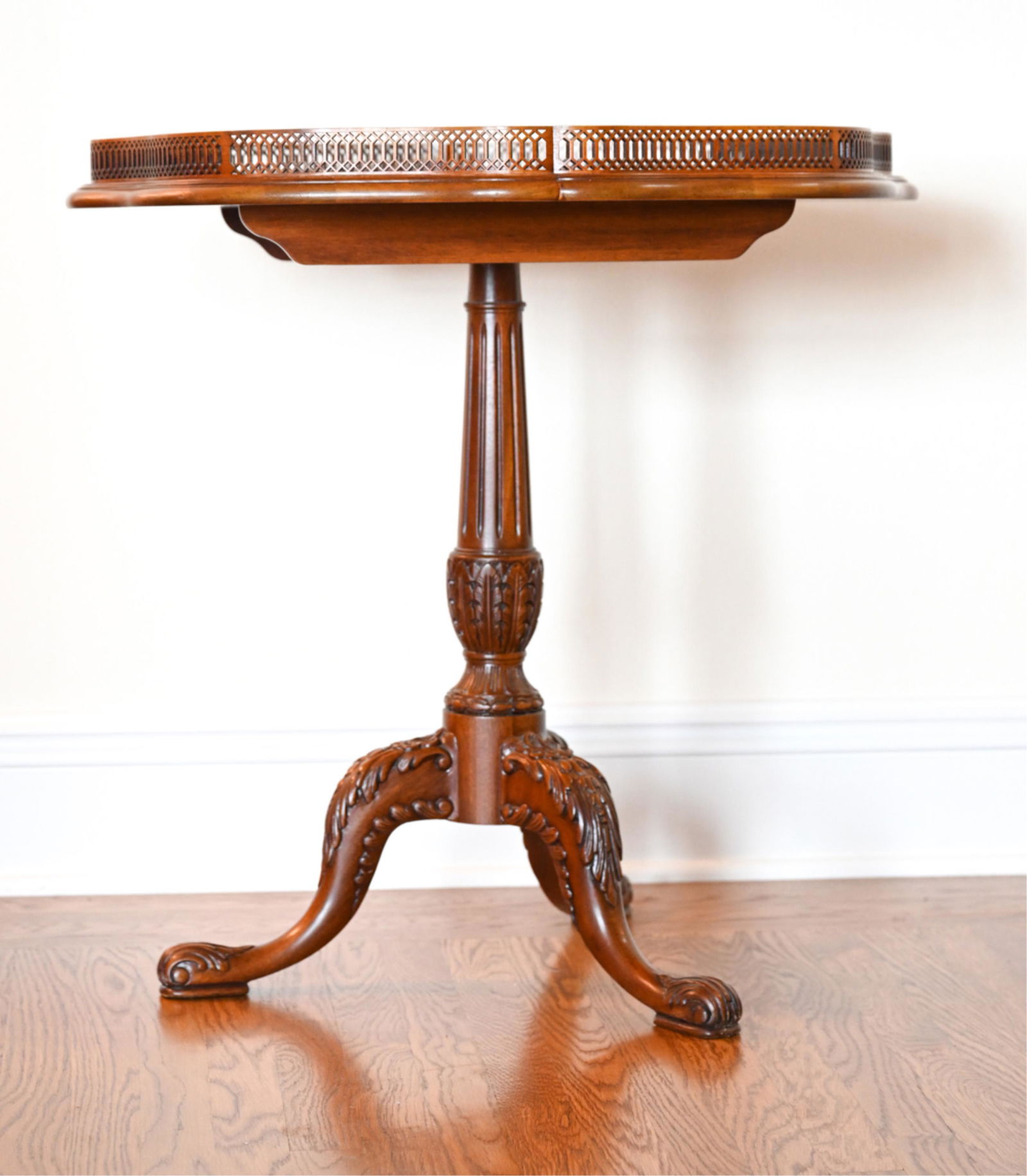 JOHN WIDDICOMB CHIPPENDALE-STYLE OCCASIONAL TABLE (1 of 10)