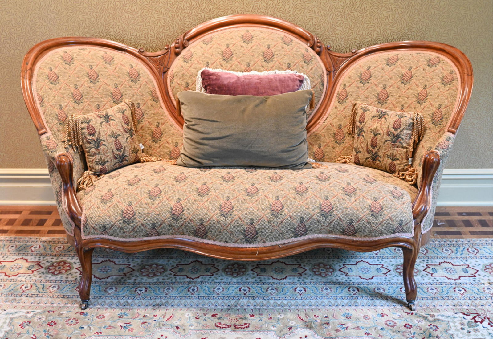 VICTORIAN MEDALLION-BACK PARLOR SOFA (1 of 10)