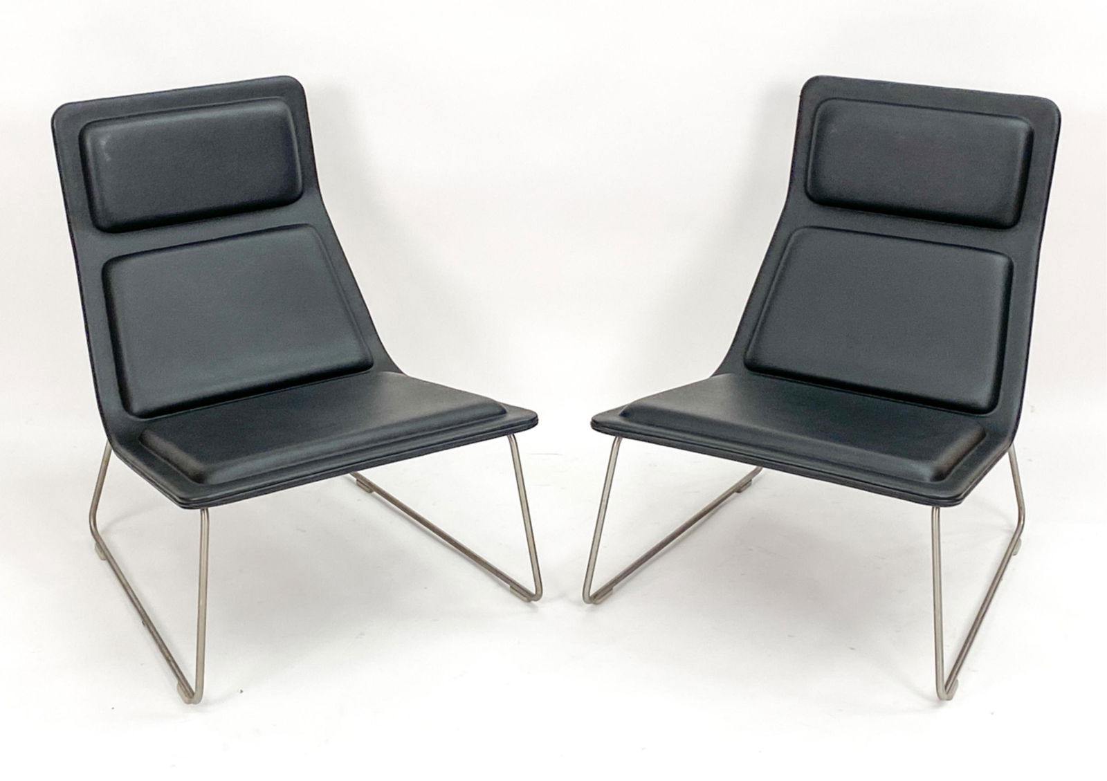 PAIR OF JASPER MORRISON LOW PAD ARMCHAIRS: Pair of Jasper Morrison Low Pad Armchairs in black pebbled leather for Cappellini. With label underneath. Dimensions: H 29" x W 22.5" x D 25" x SH 14" Condition: Very minor handling wear.