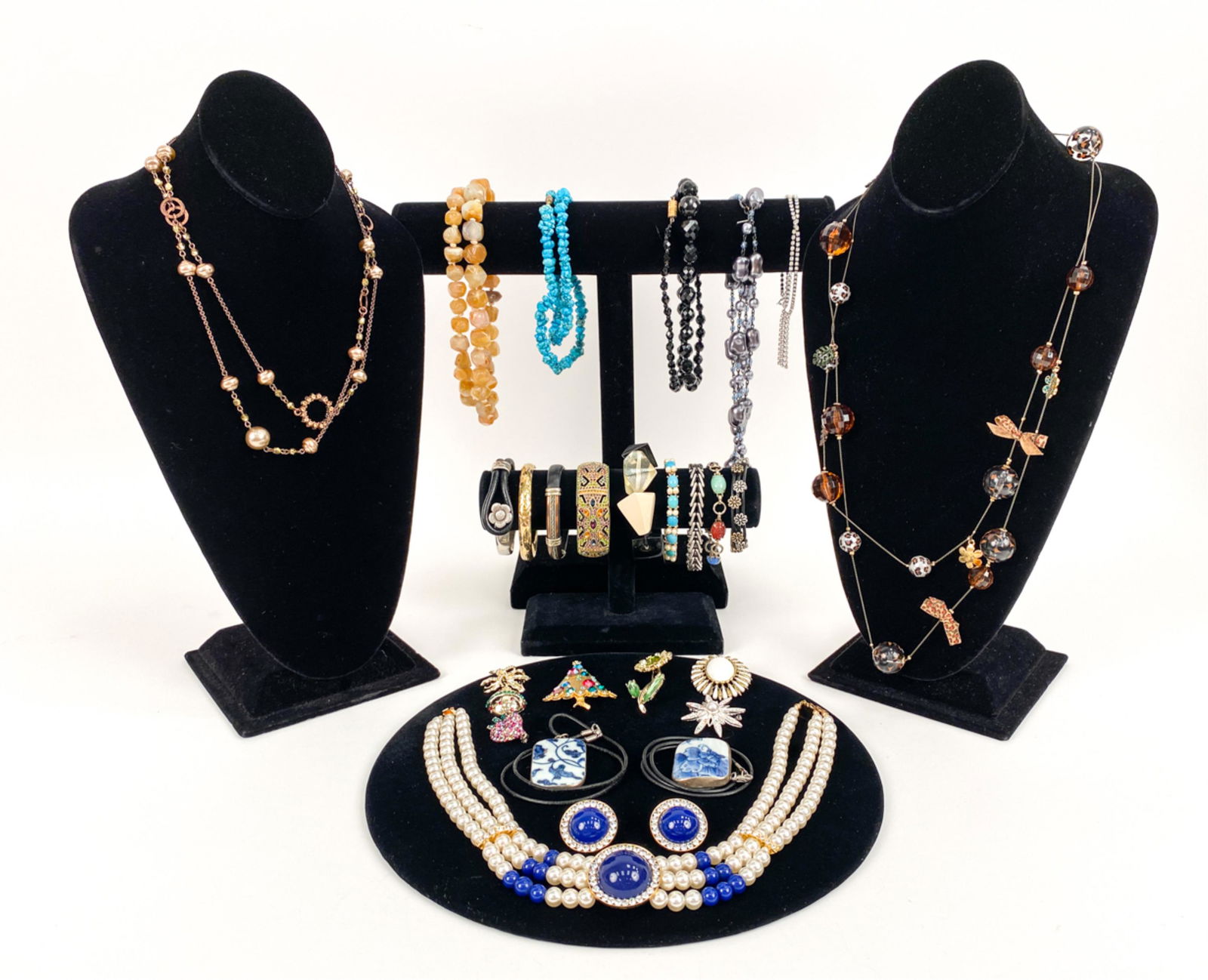 GROUPING OF VINTAGE COSTUME JEWELRY (1 of 11)