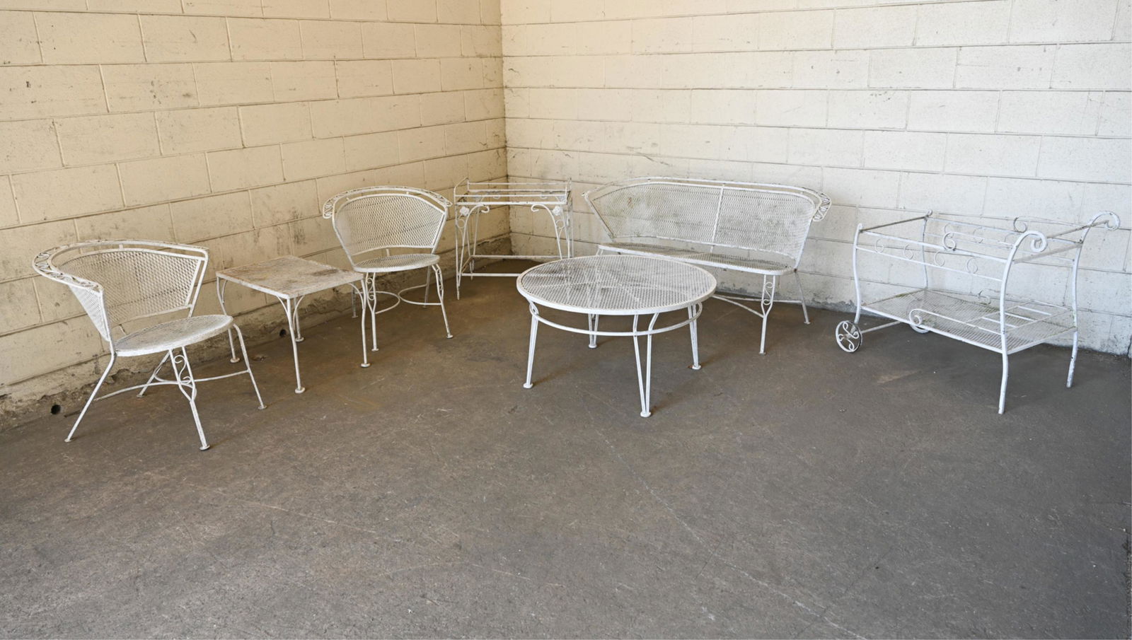 MID-CENTURY PATIO GROUPING INCL. ATTR. TO WOODARD (1 of 15)