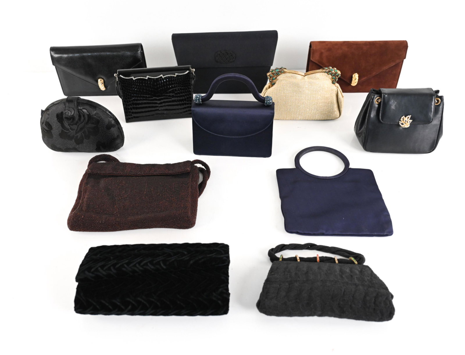 GROUPING OF VINTAGE EVENING BAGS & CLUTCHES (1 of 12)