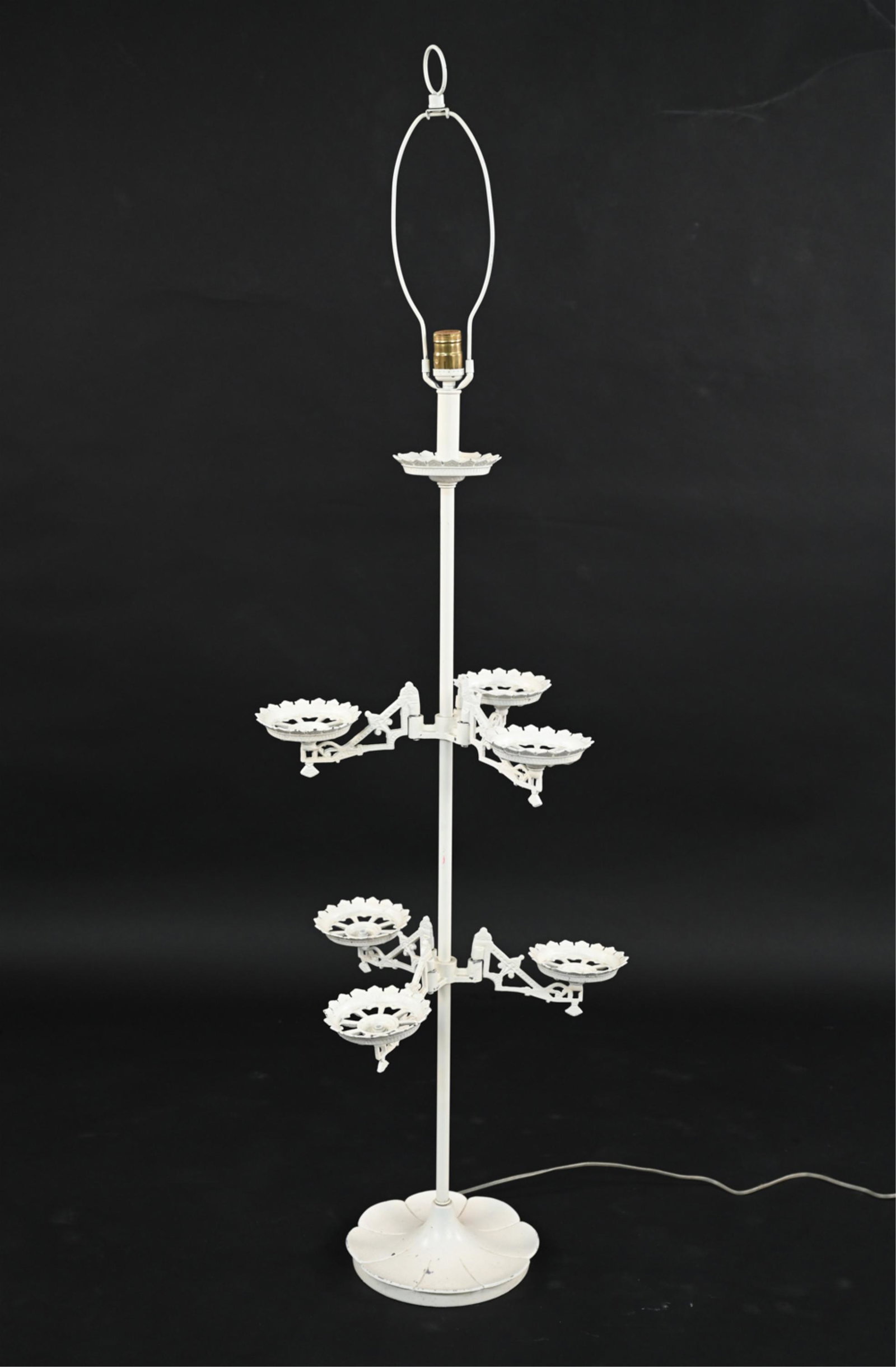 VICTORIAN-STYLE PLANT STAND FLOOR LAMP (1 of 10)