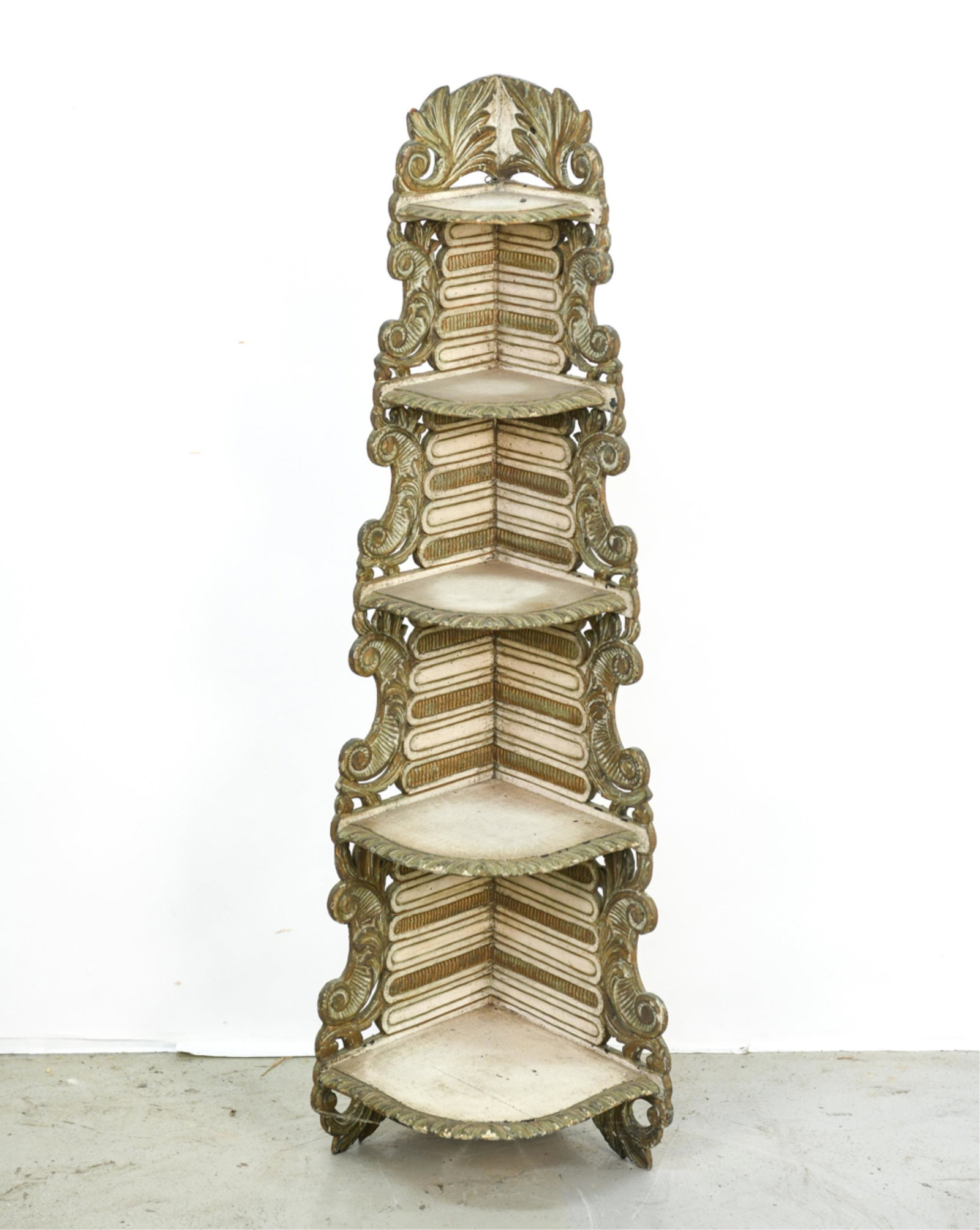CONTEMPORARY ITALIAN GILT & PAINTED CORNER SHELF (1 of 5)