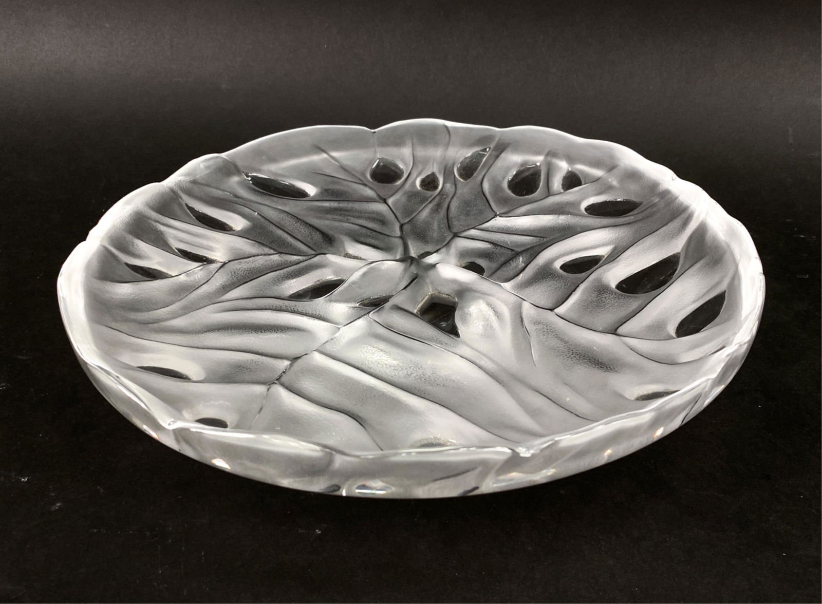 LALIQUE CRYSTAL CENTERPIECE DISH (1 of 11)