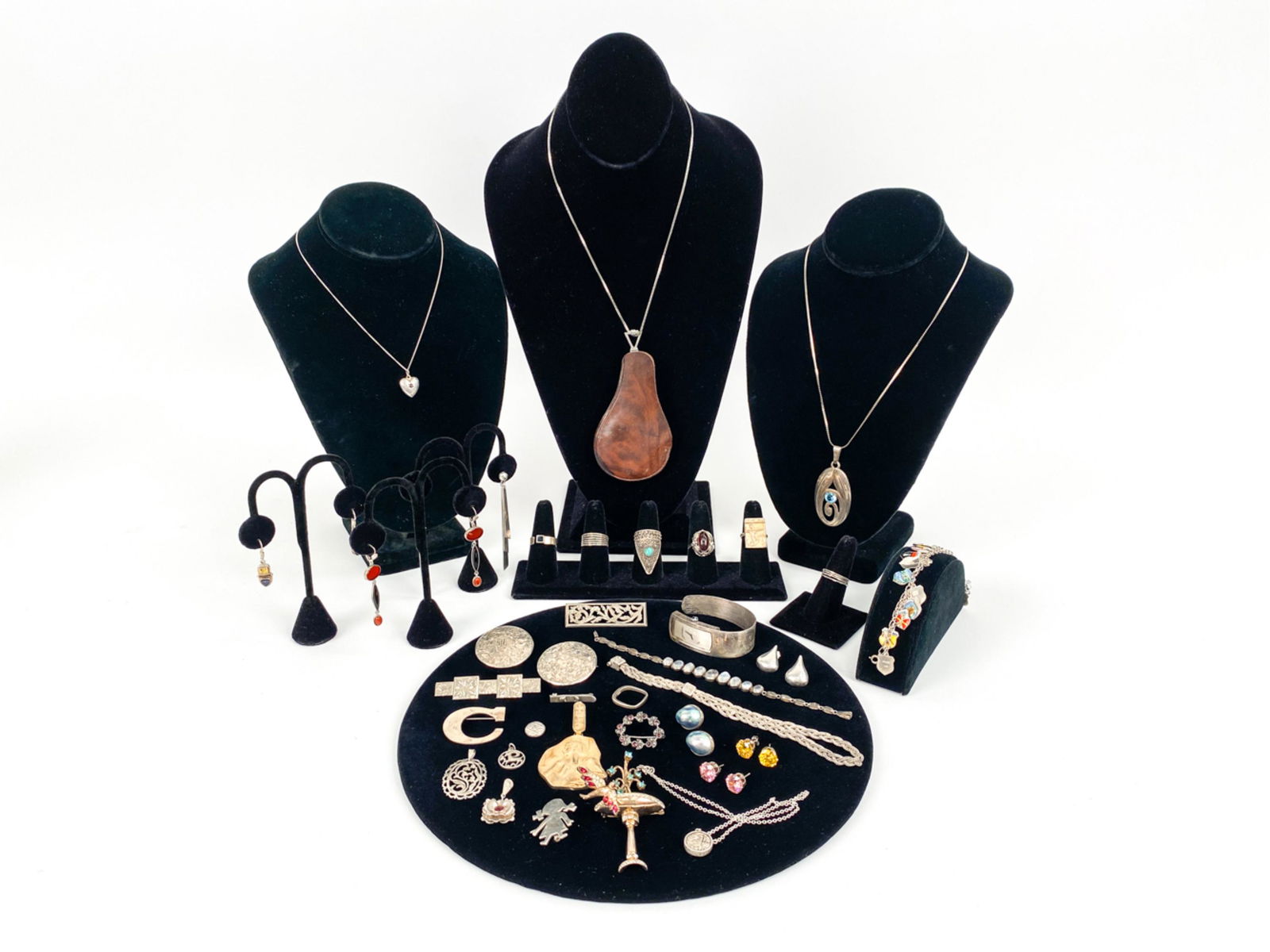 GROUPING OF SILVER JEWELRY & OBJETS DE VERTU (1 of 18)