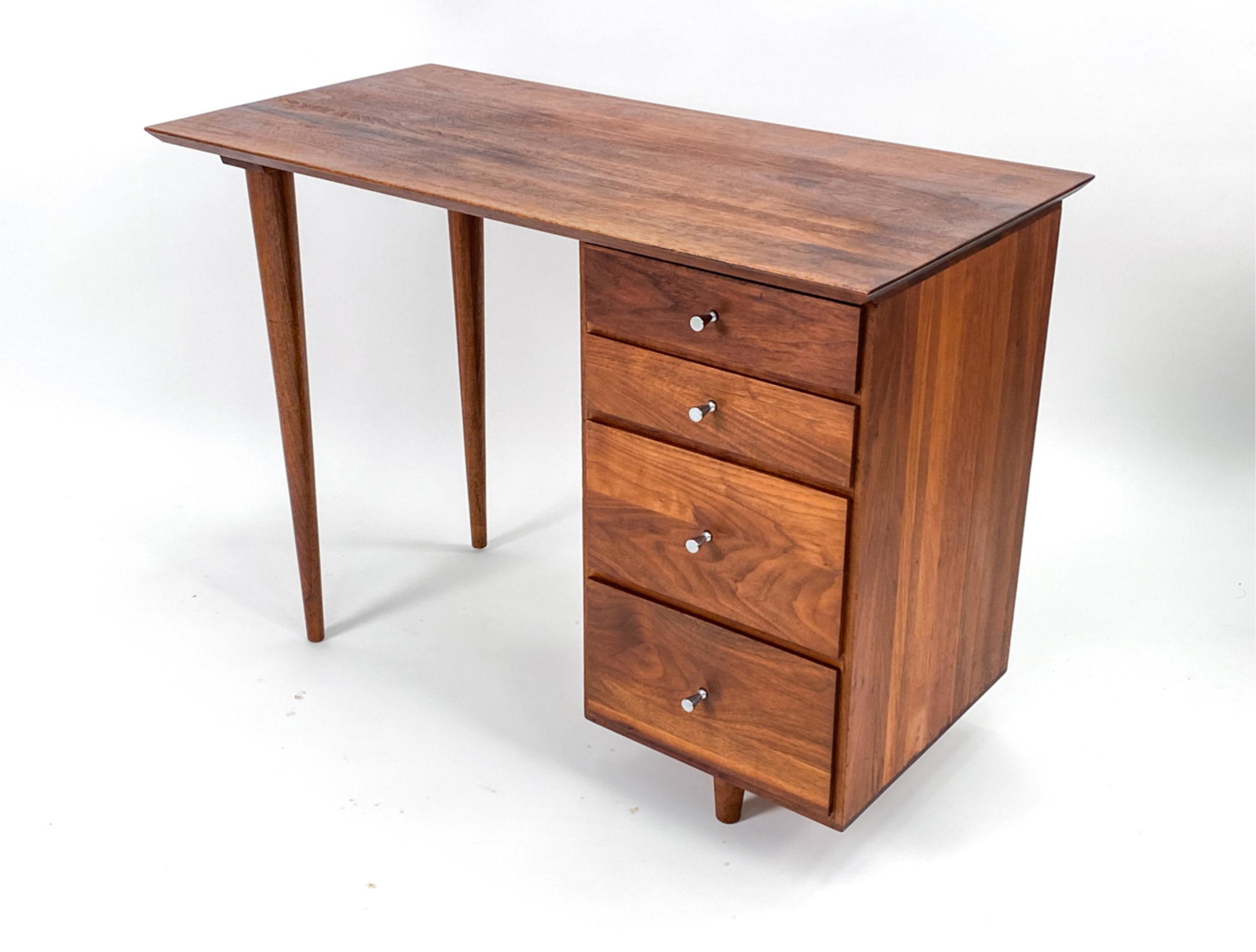 PAUL MCCOBB STYLE MID CENTURY DESK: Paul Mccobb/Planner Group-style 4 drawer solid walnut desk. C. 1950s. Dimensions: H 28.5" x W 40" x D 20" Condition: Fading to top, light wear to front and sides.