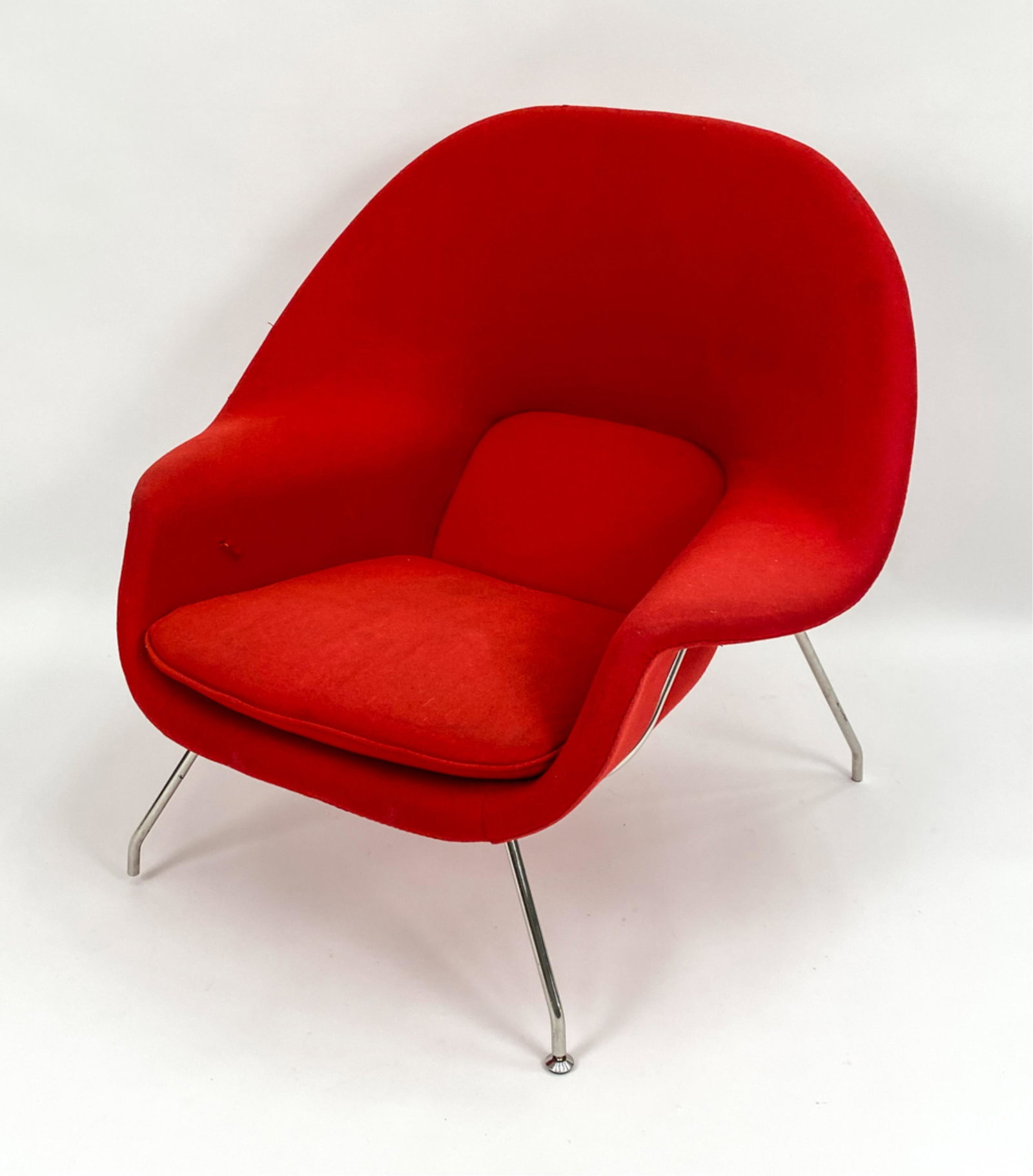 EERO SAARINEN KNOLL STYLE WOMB CHAIR (1 of 16)