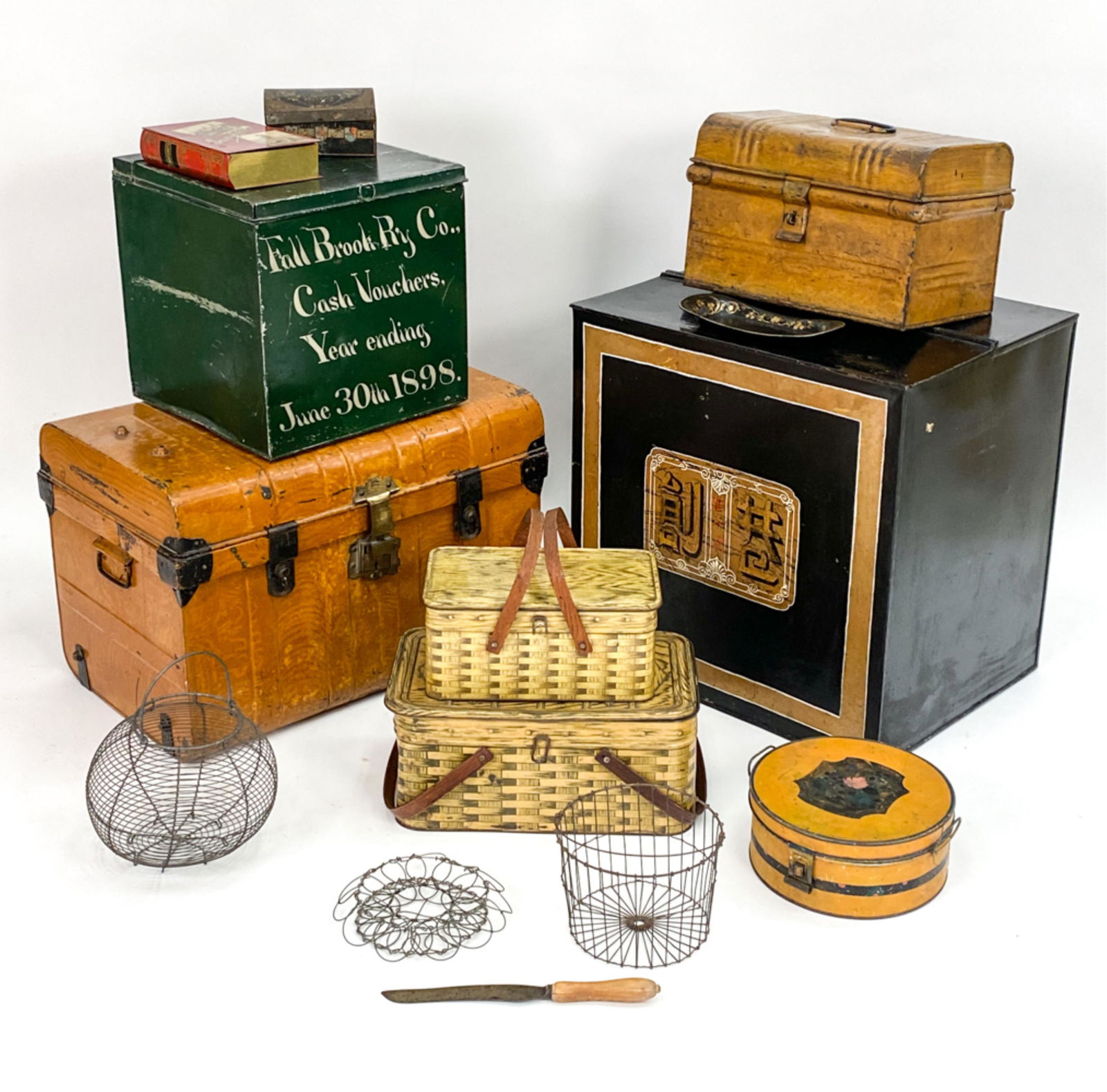 ANTIQUE & VINTAGE DECORATIVE METAL GROUPING (1 of 13)