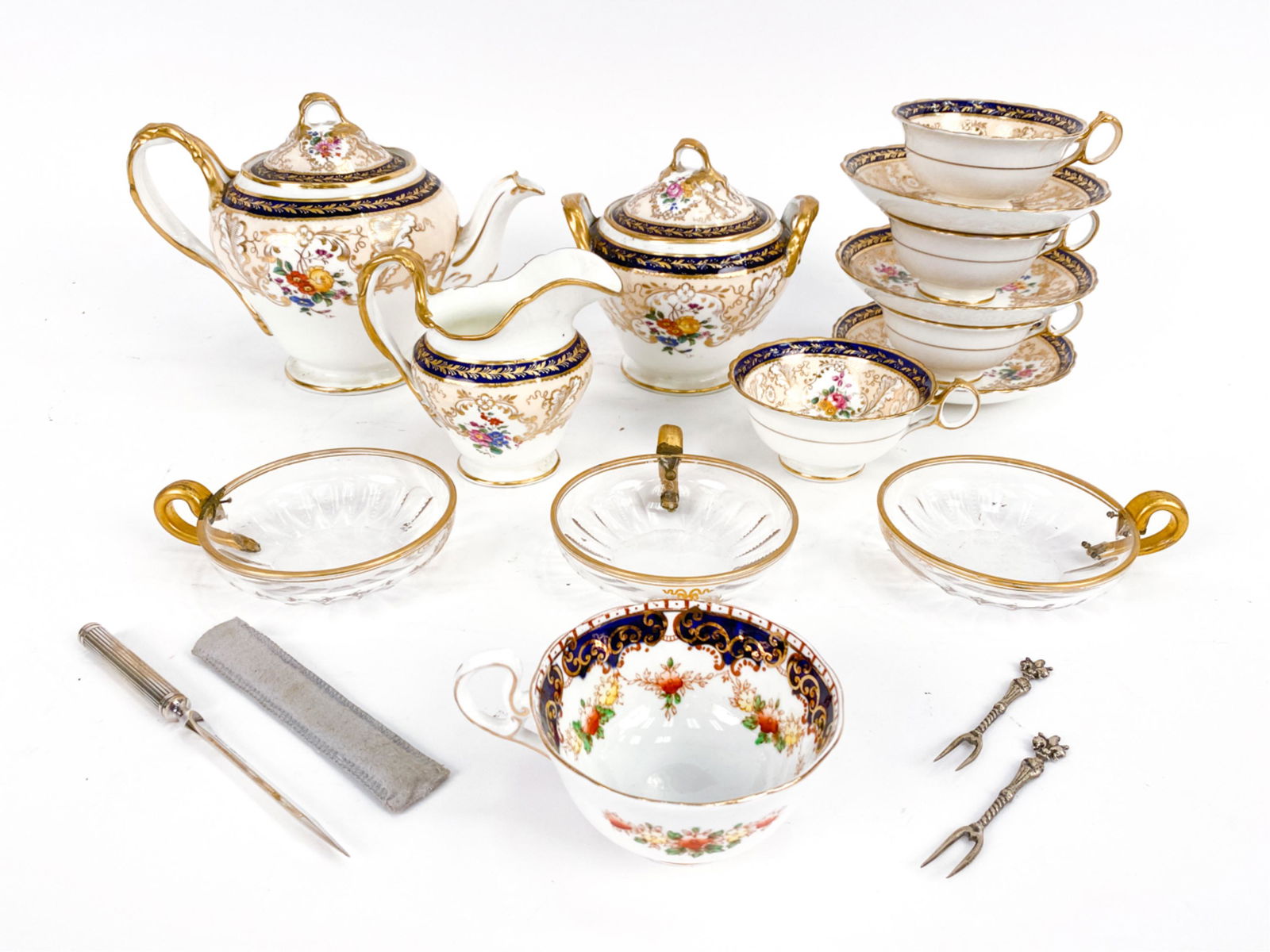 GROUPING OF TIFFANY PORCELAIN & RELATED ITEMS (1 of 18)