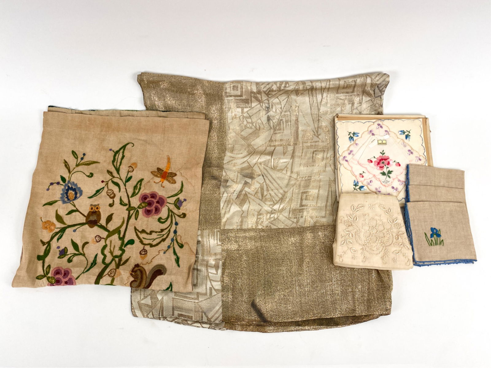 ANTIQUE & VINTAGE LINEN & TEXTILE GROUPING (1 of 11)