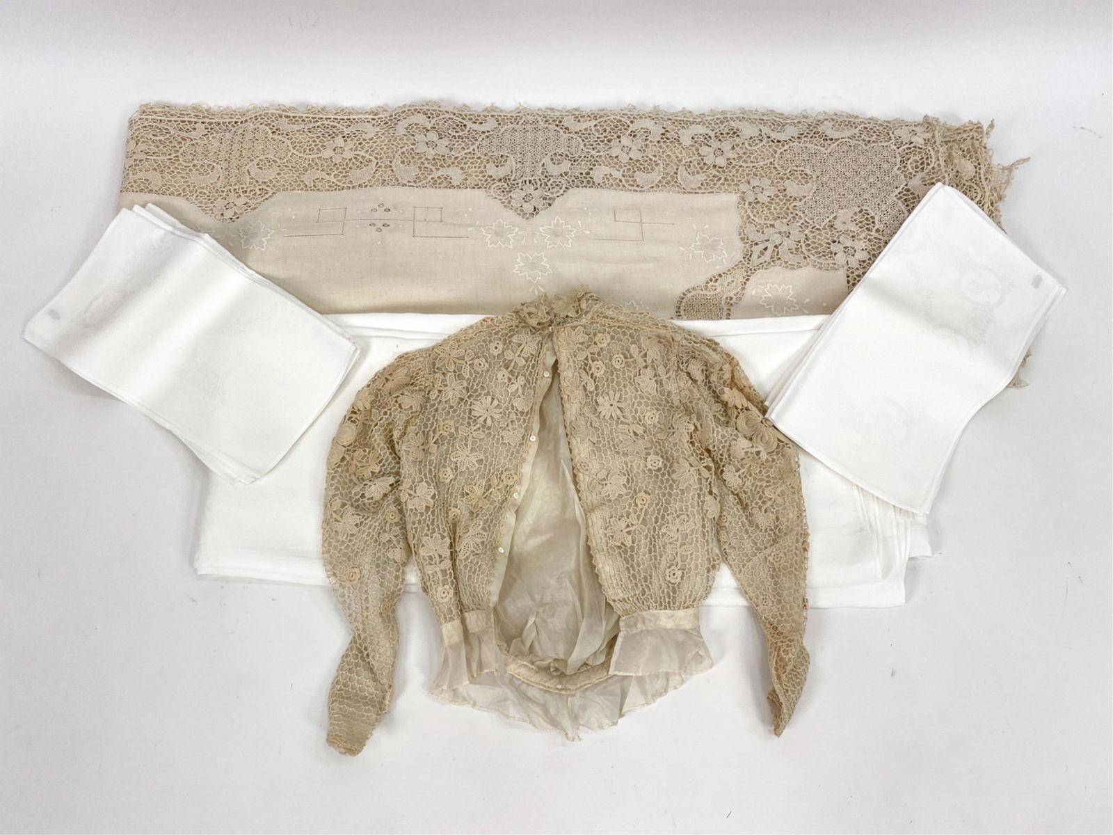 GROUPING OF LINENS (1 of 6)