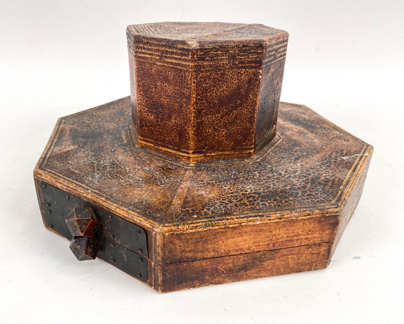 ANTIQUE KOREAN HAT BOX (1 of 11)