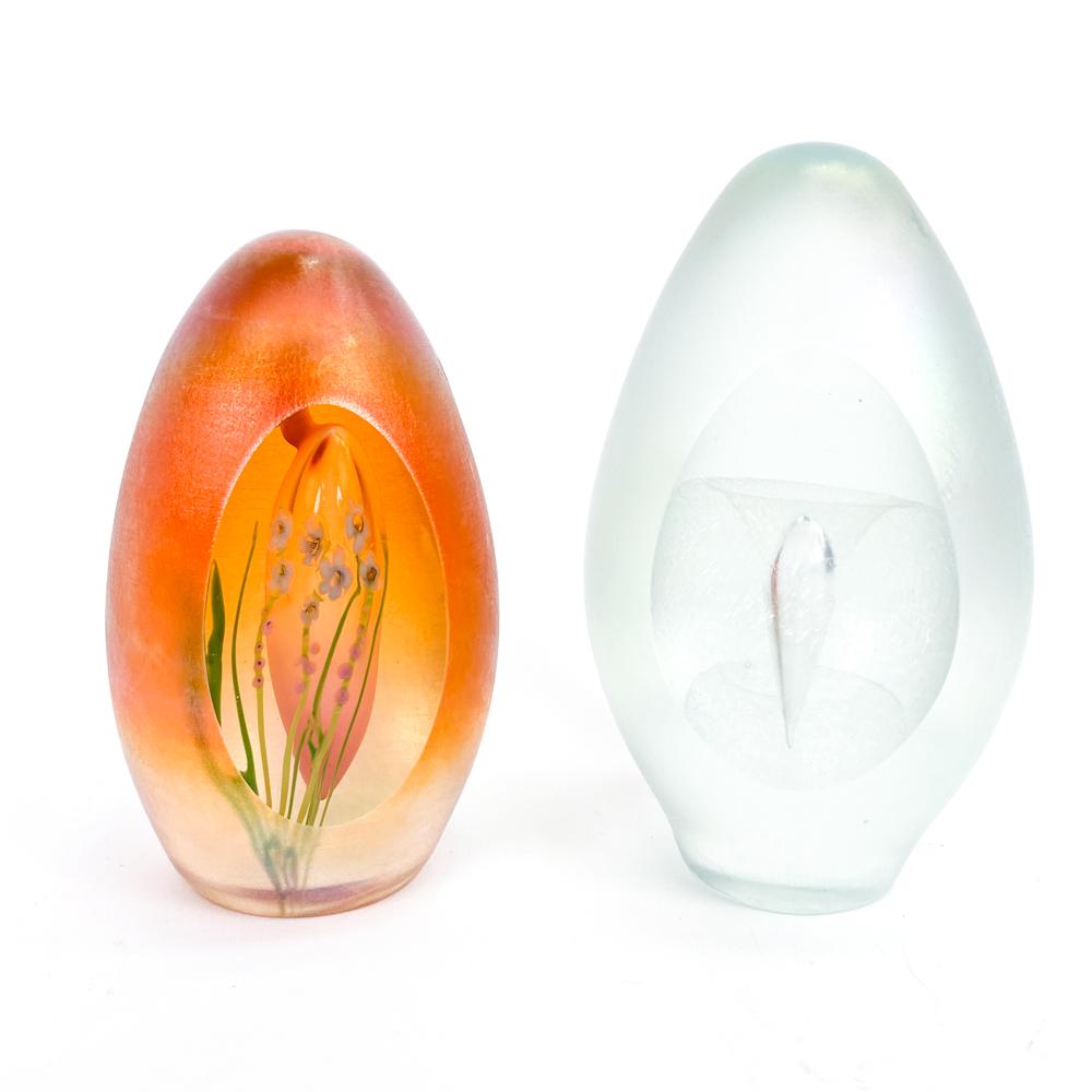 (2) CONTEMPORARY SIGNED GLASS PAPERWEIGHTS (1 of 14)