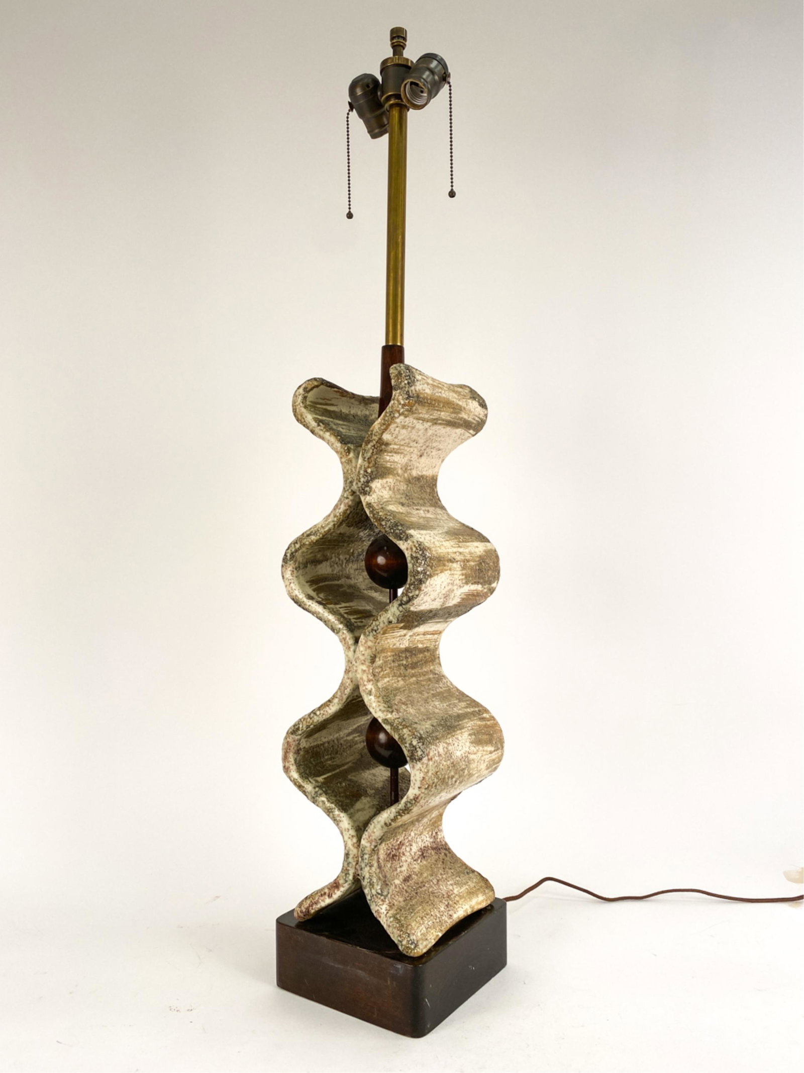 MODERN CERAMIC & WOOD TABLE LAMP (1 of 10)