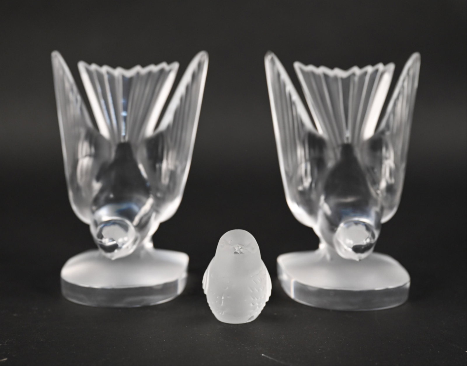 PAIR OF LALIQUE CRYSTAL DOVES + BACCARAT BIRD (1 of 16)