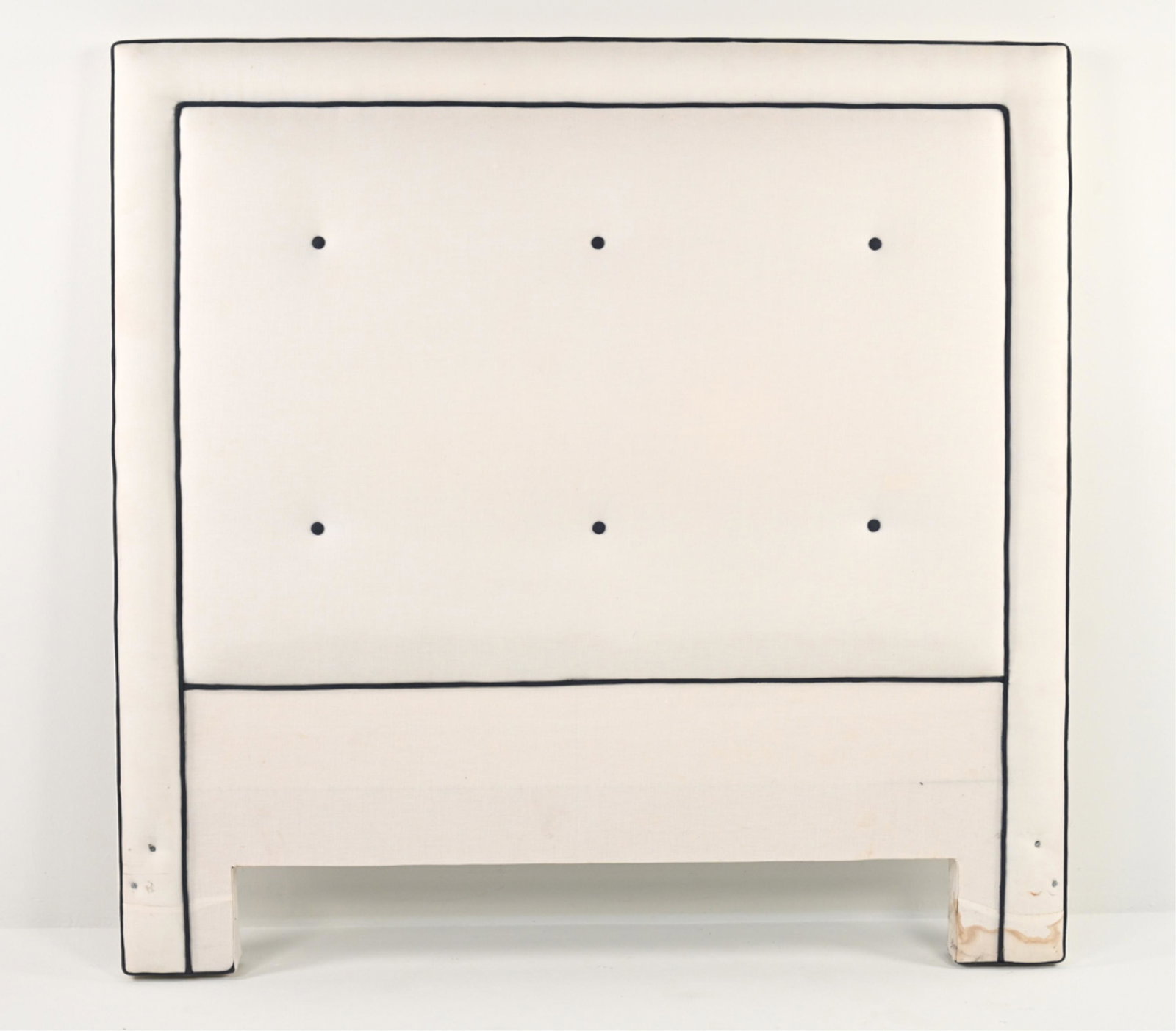 UPHOLSTERED TUFTED HEADBOARD (1 of 9)