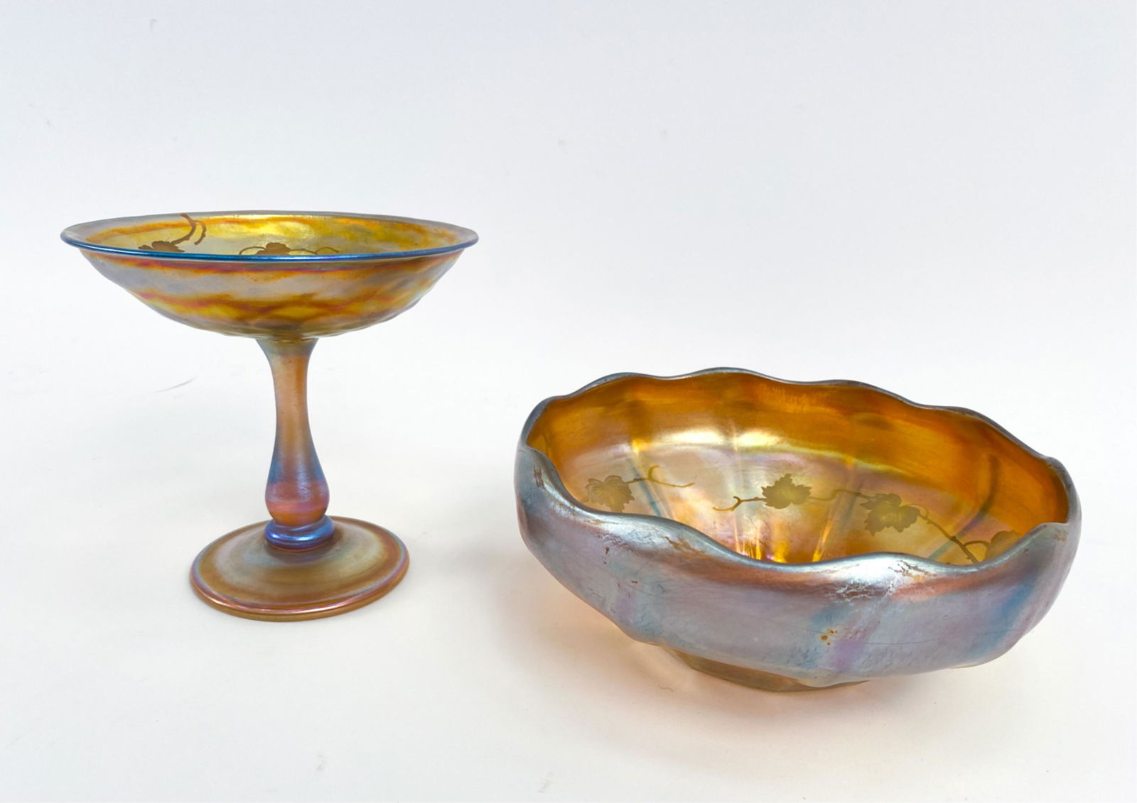 (2) LOUIS COMFORT TIFFANY IVY MOTIF FAVRILE GLASS (1 of 8)