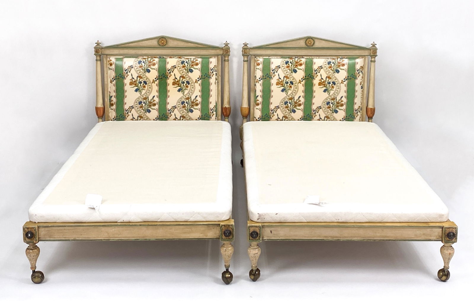 PAIR OF ANTIQUE PAINTED FRENCH BEDS (1 of 20)