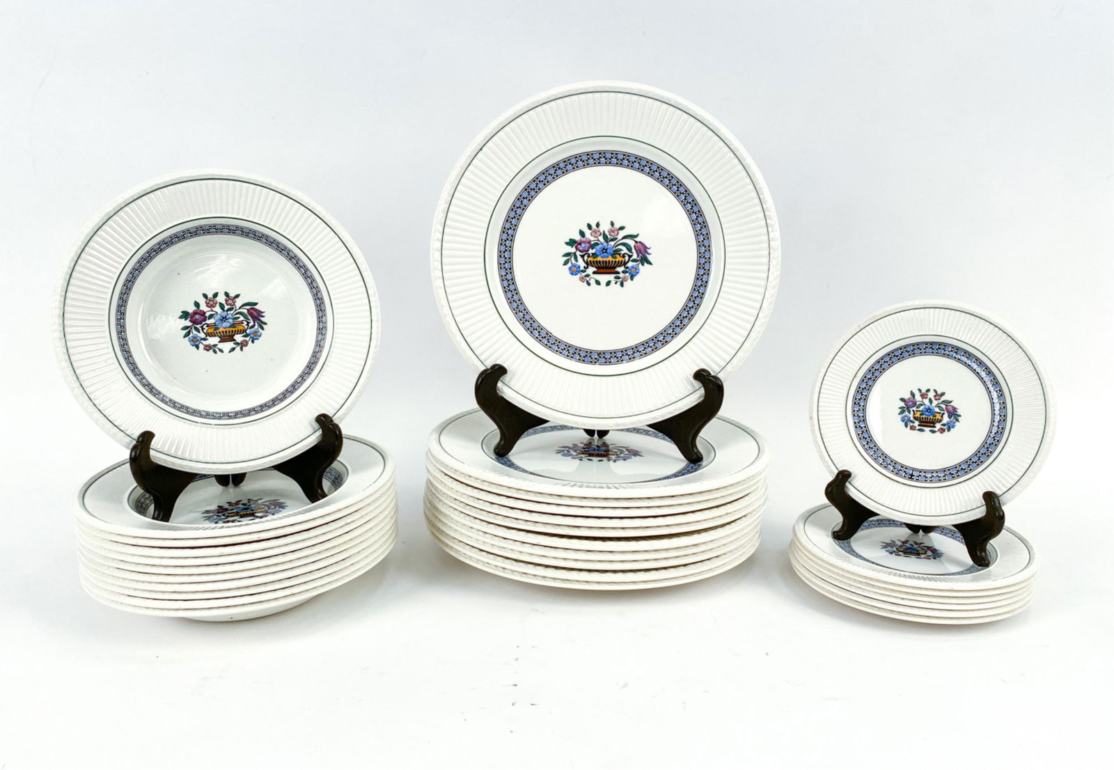 WEDGWOOD ETRURIA "TRENTHAM" PORCELAIN SERVICE (1 of 13)