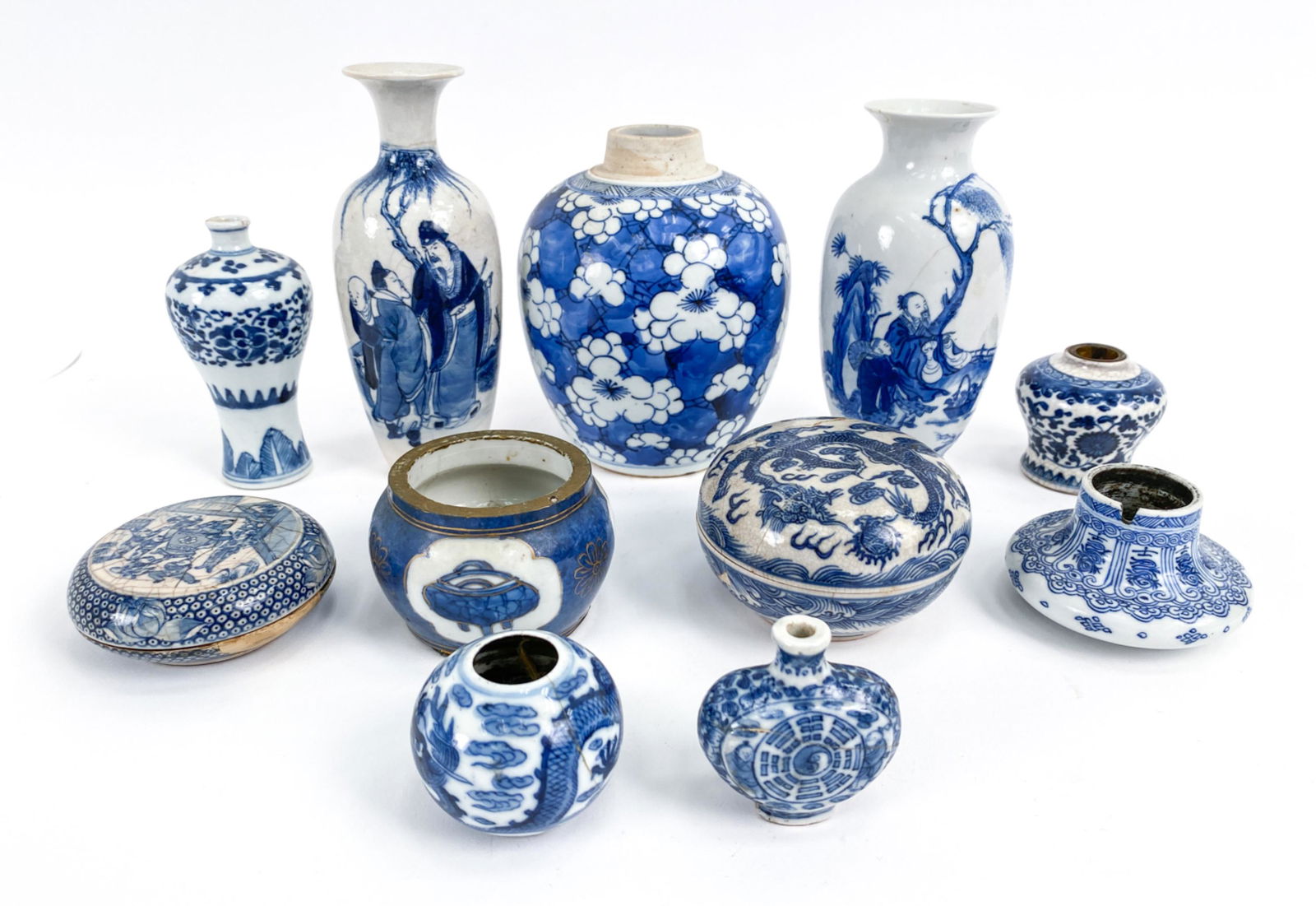 GROUPING OF CHINESE BLUE & WHITE PORCELAIN (1 of 15)