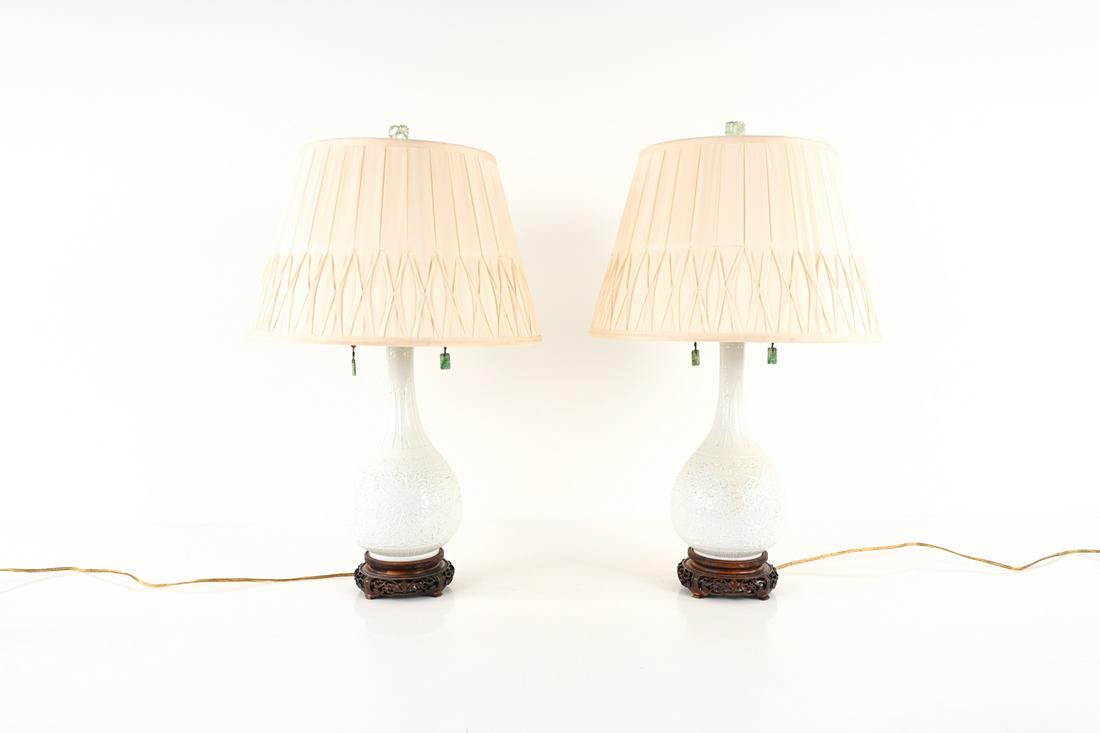 PAIR OF CHINESE BLANC DE CHINE PORCELAIN LAMPS (1 of 15)