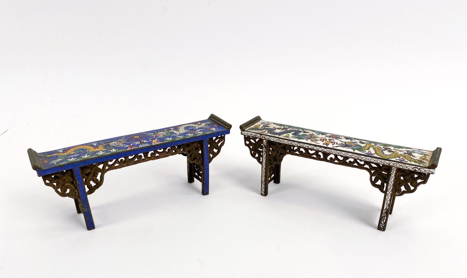 (2) CHINESE CLOISONNE MINIATURE ALTAR TABLES (1 of 15)