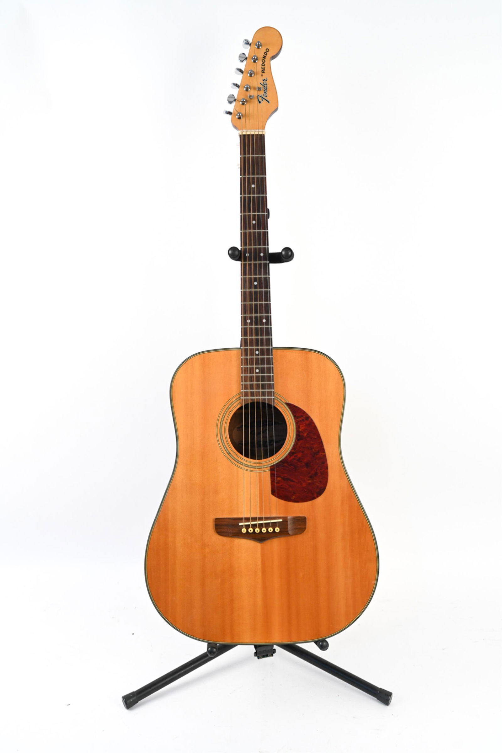 FENDER REDONDO ACOUSTIC GUITAR (1 of 15)