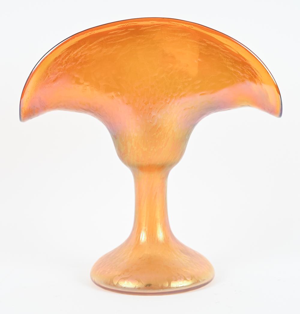 LOETZ STYLE IRIDESCENT ART GLASS VASE: Apparently unmarked. with pontil mark on bottom Dimensions: H 10" x W 9.5" x D 5" Condition: A few light surface scratches to underside.