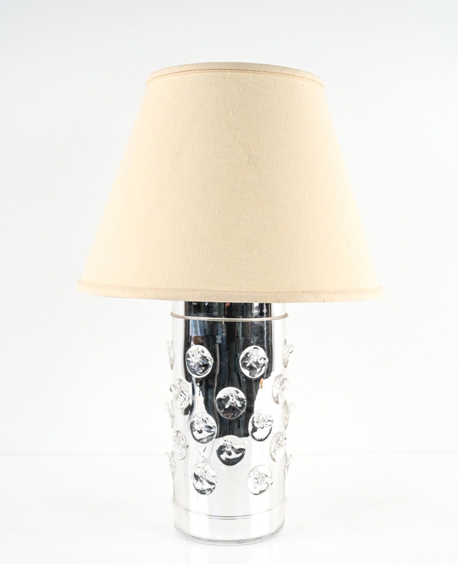 JULISKA "FLORENCE" MIRRORED ART GLASS TABLE LAMP: Signed underneath. Dimensions: (With shade) H (to finial) 28" x Dia. 18" Condition: Wiring not tested. Showing very few signs of wear.
