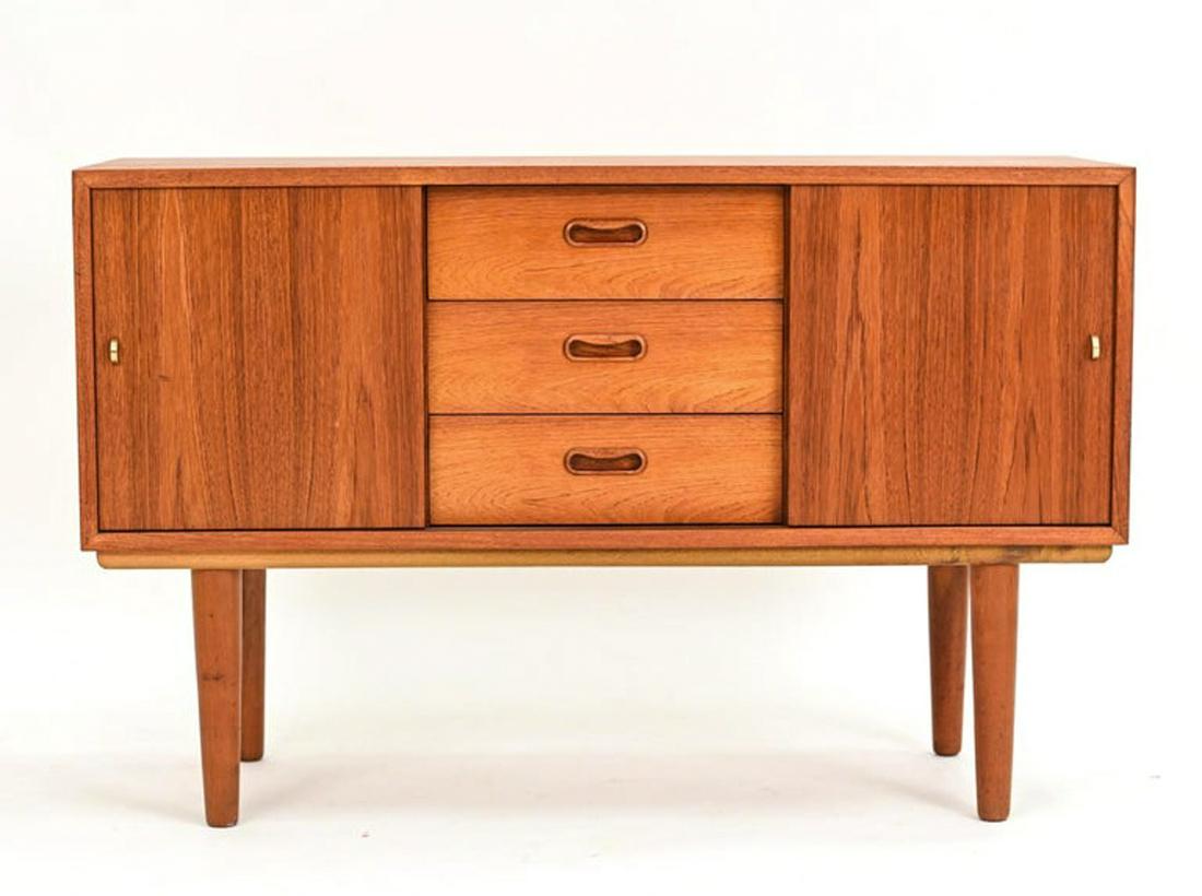 KAI KRISTIANSEN-STYLE DANISH TEAK PETITE SIDEBOARD (1 of 15)