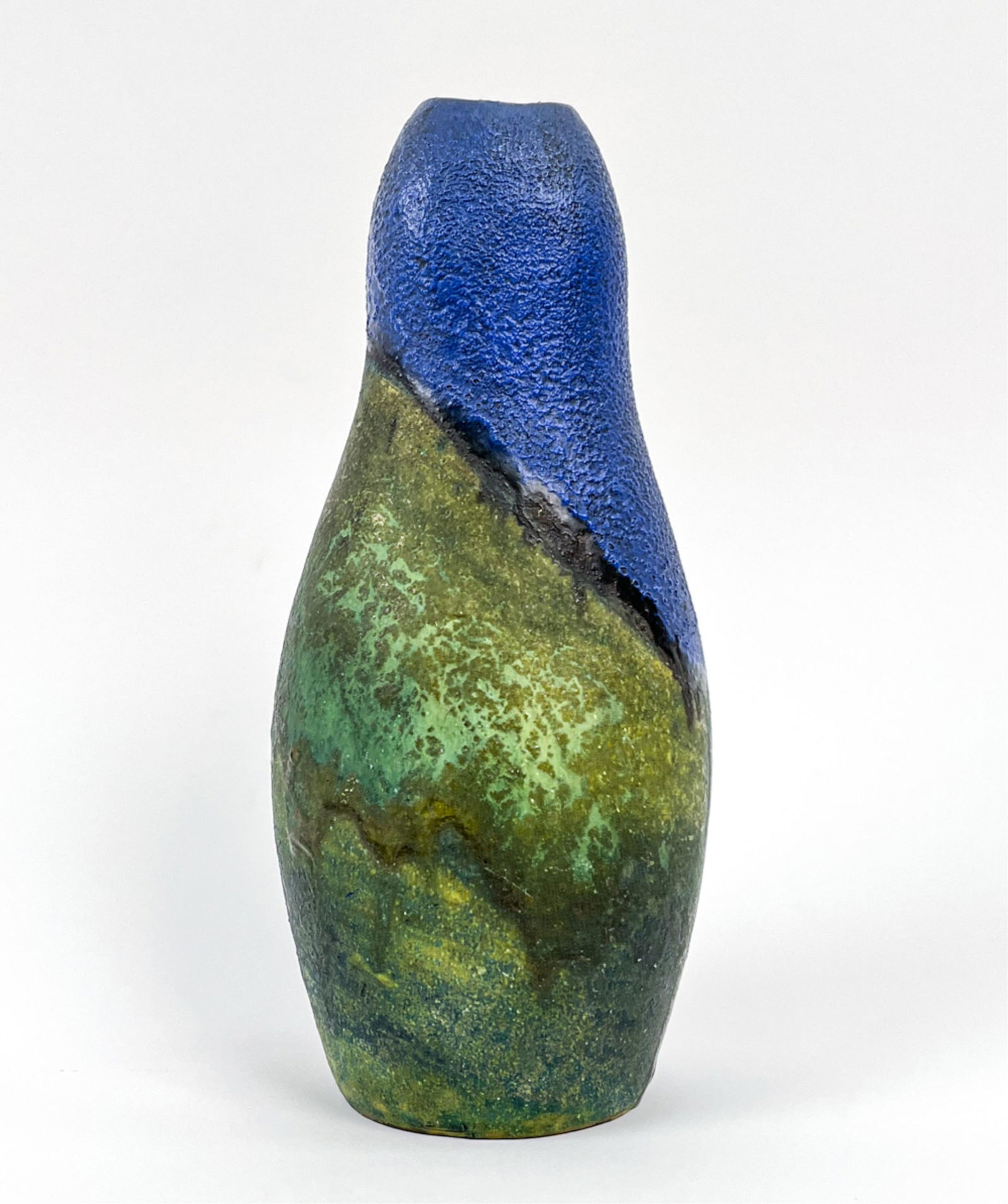 MARCELLO FANTONI FOR RAYMOR TAPERED VASE: Signed underneath: Fantoni, Italy, for Raymor. In blue and green glaze. Dimensions: H 9.75" x W 4.5" x D 3.25" Condition: No issues to note.