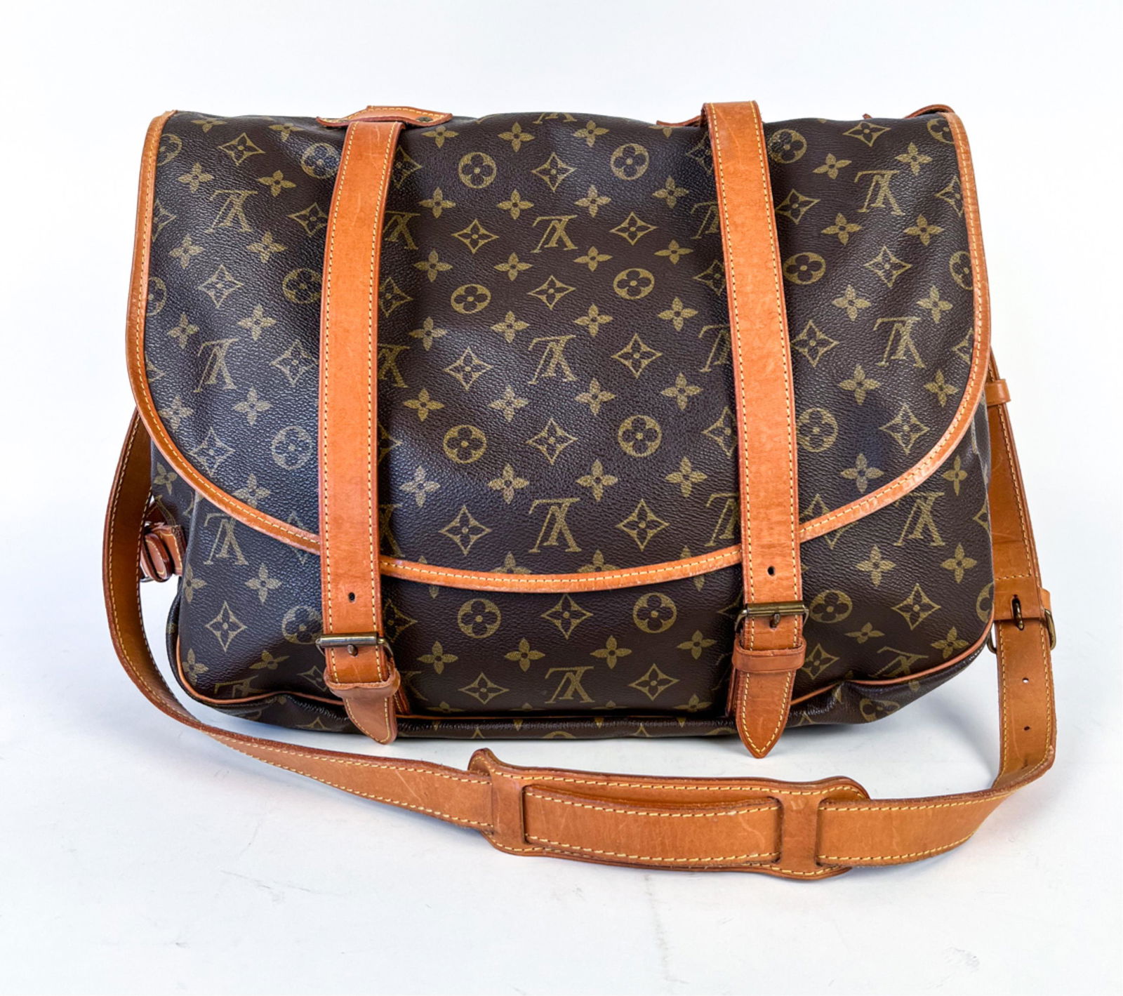 VINTAGE LOUIS VUITTON MONOGRAM SAUMUR 43 (1 of 10)