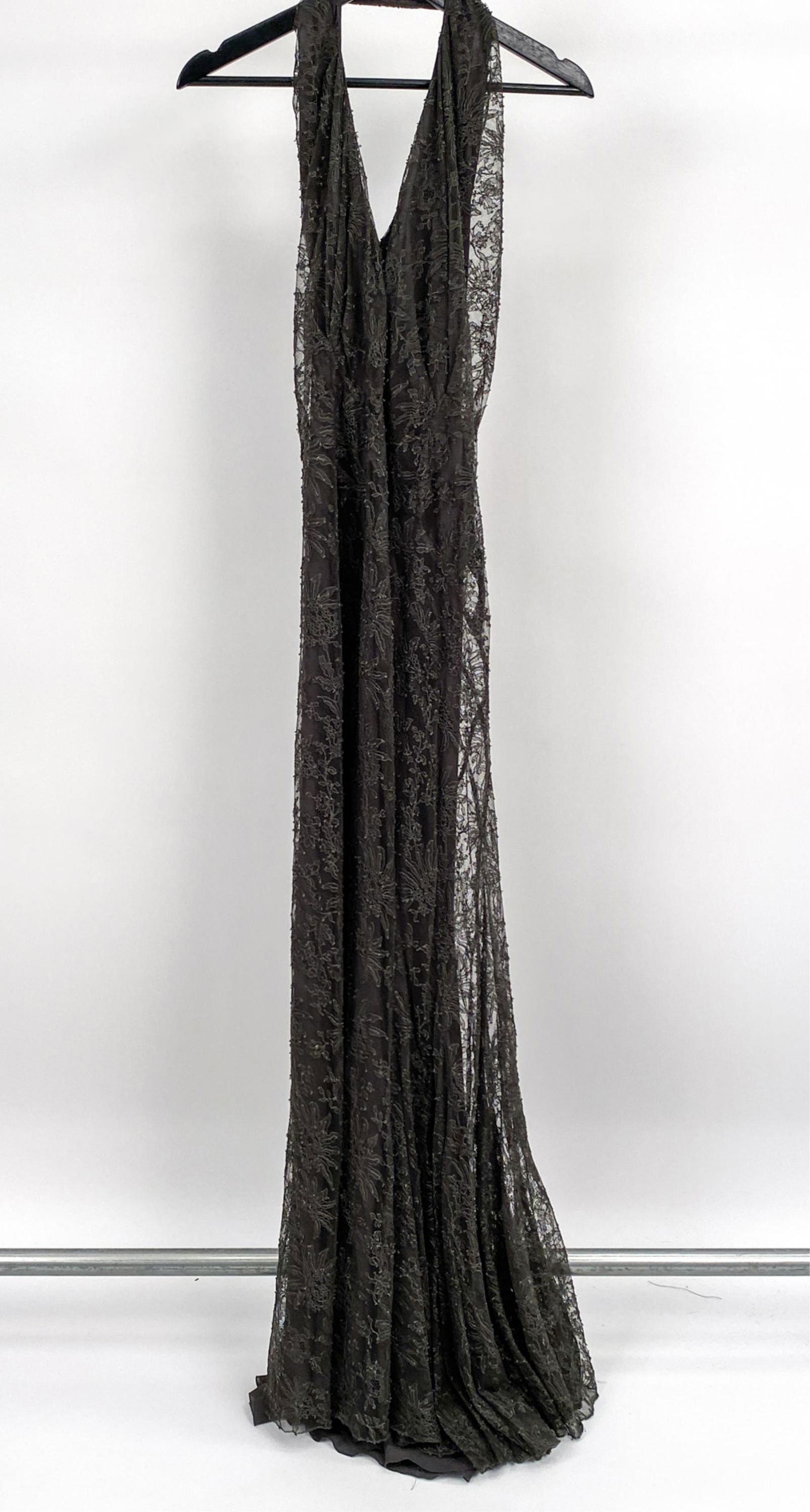 JOHN GALLIANO GREEN LACE ONE-SHOULDER GOWN: Size 38. Condition: In excellent used condition overall; showing few signs of light wear. A couple tiny pulls, some very light fraying to bottom hem, etc. Presented by Westport Auction in partnership