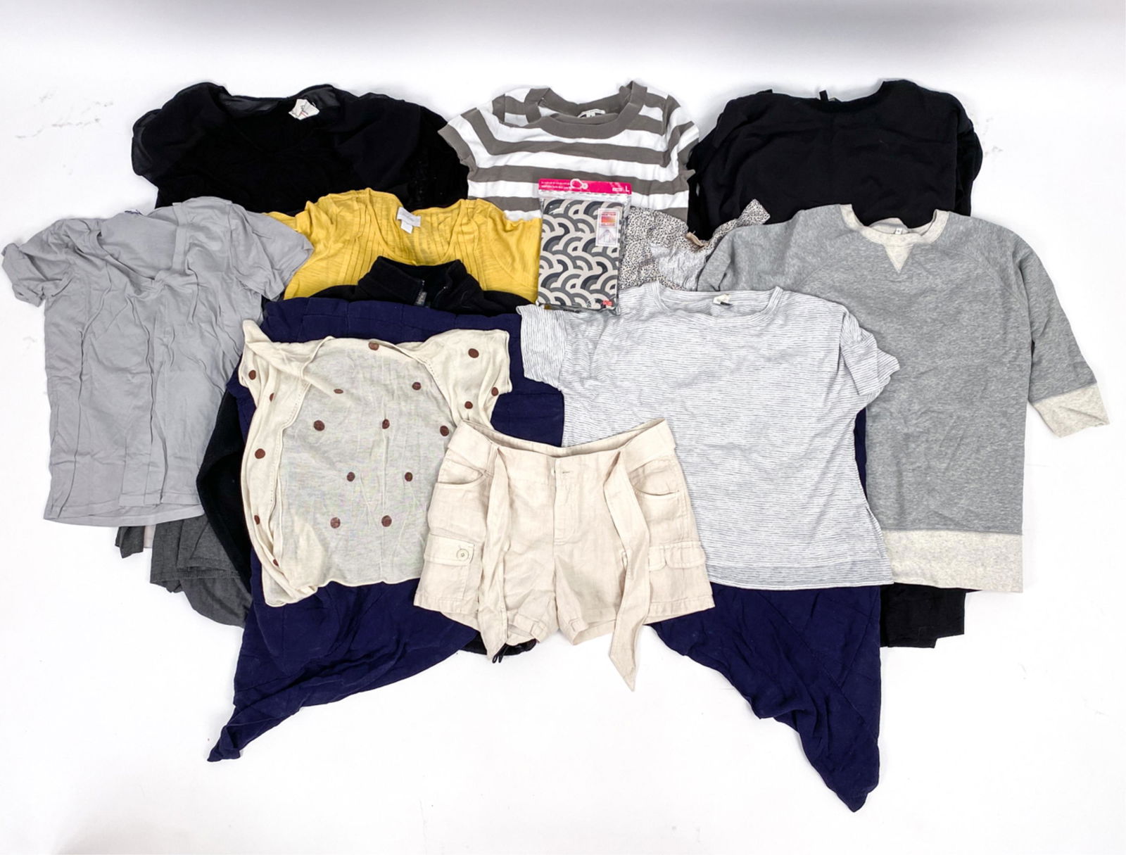 GROUPING OF KNITS & LOUNGEWEAR, M-L (1 of 20)