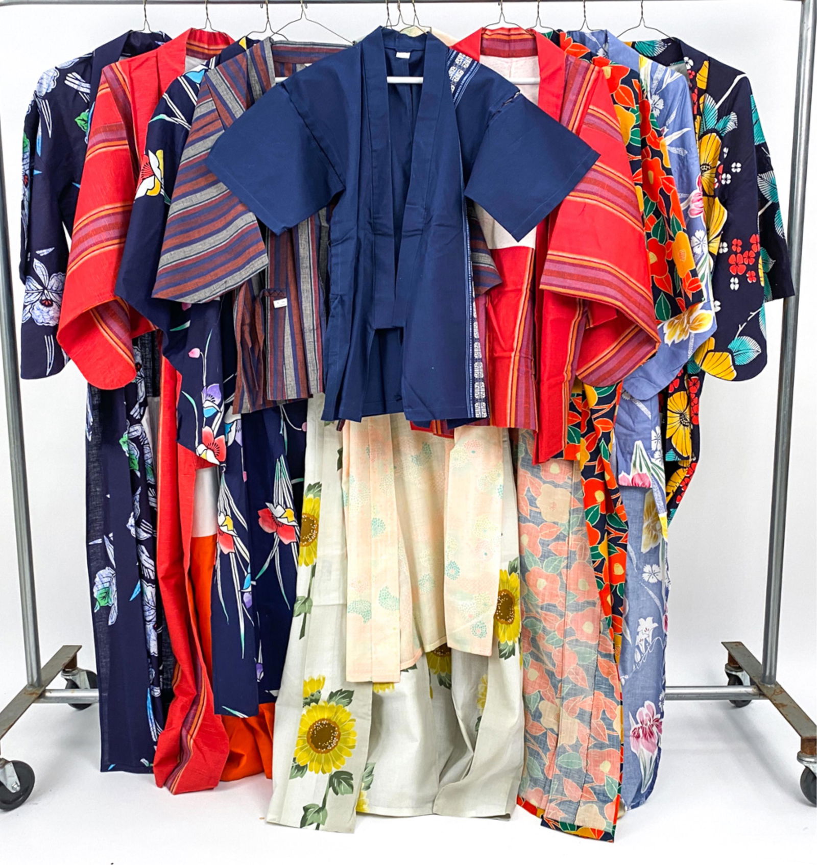 GROUPING OF VINTAGE JAPANESE SUMMER CLOTHING (1 of 13)