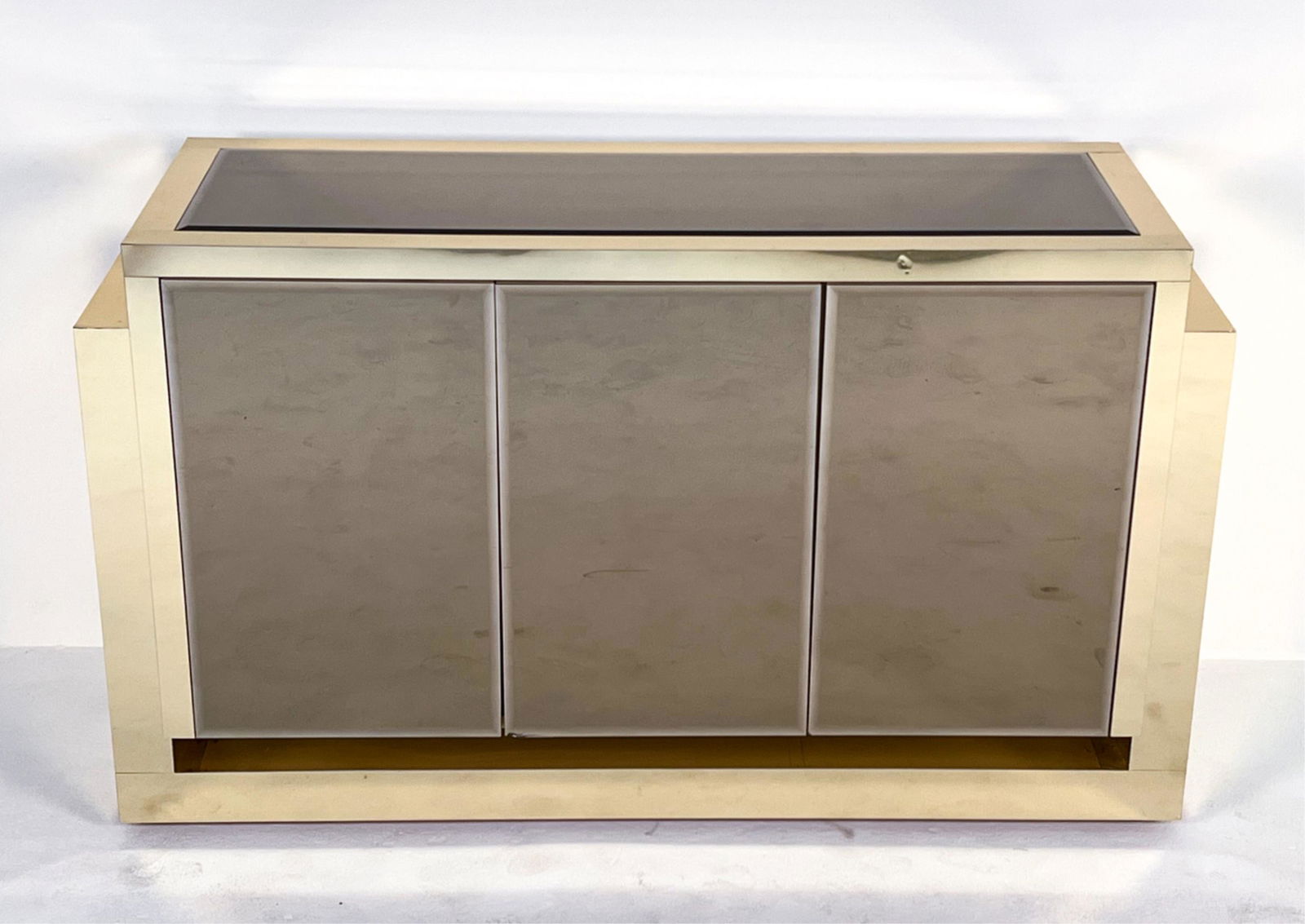 MODERN BRASS & SMOKED GLASS MIRRORED BAR CABINET (1 of 19)