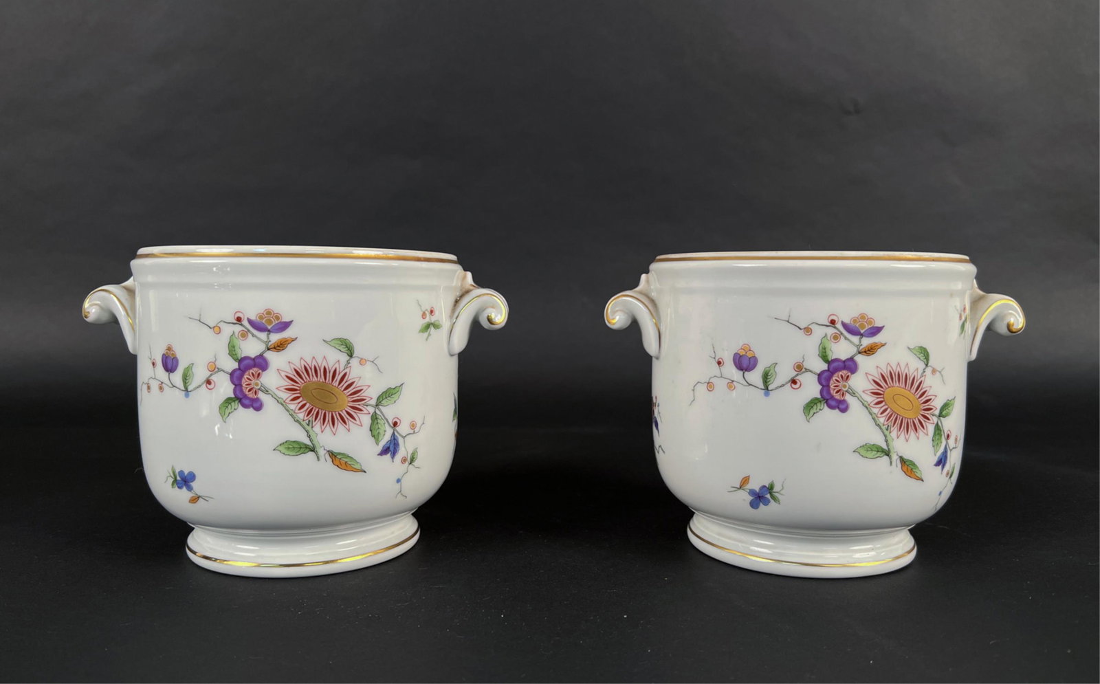 PAIR OF RICHARD GINORI PORCELAIN CACHE POTS (1 of 9)