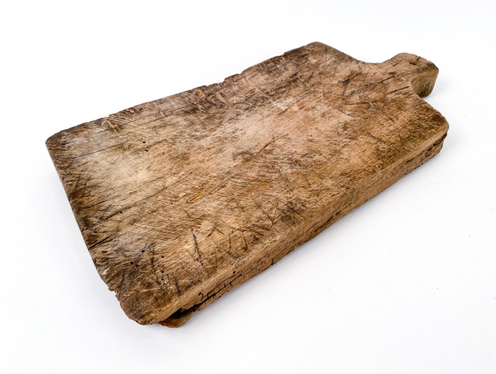 18TH C. FRENCH ANTIQUE WOODEN CARVING BOARD: Called by different names throughout the regions, this board is from the southwest, called "planche." Dimensions: L 15.25" x W 7.75" x D 1.25" Condition: Heavy wear consistent with age and use. Deep s